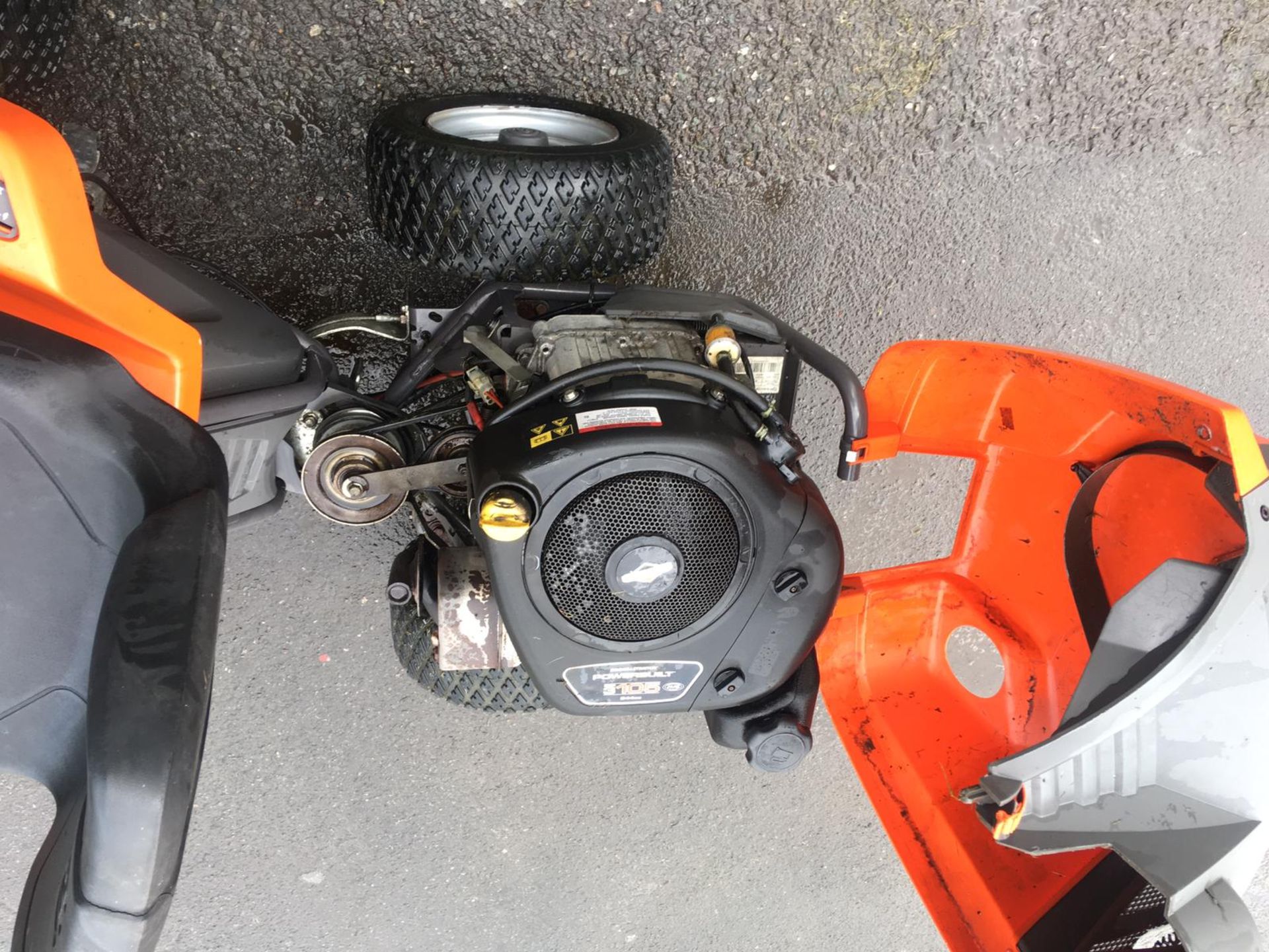 HUSQVARNA R111B5 ARTICULATED RIDE ON LAWN MOWER, YEAR 2010, WEIGHT 165 KG *NO VAT* - Image 7 of 10