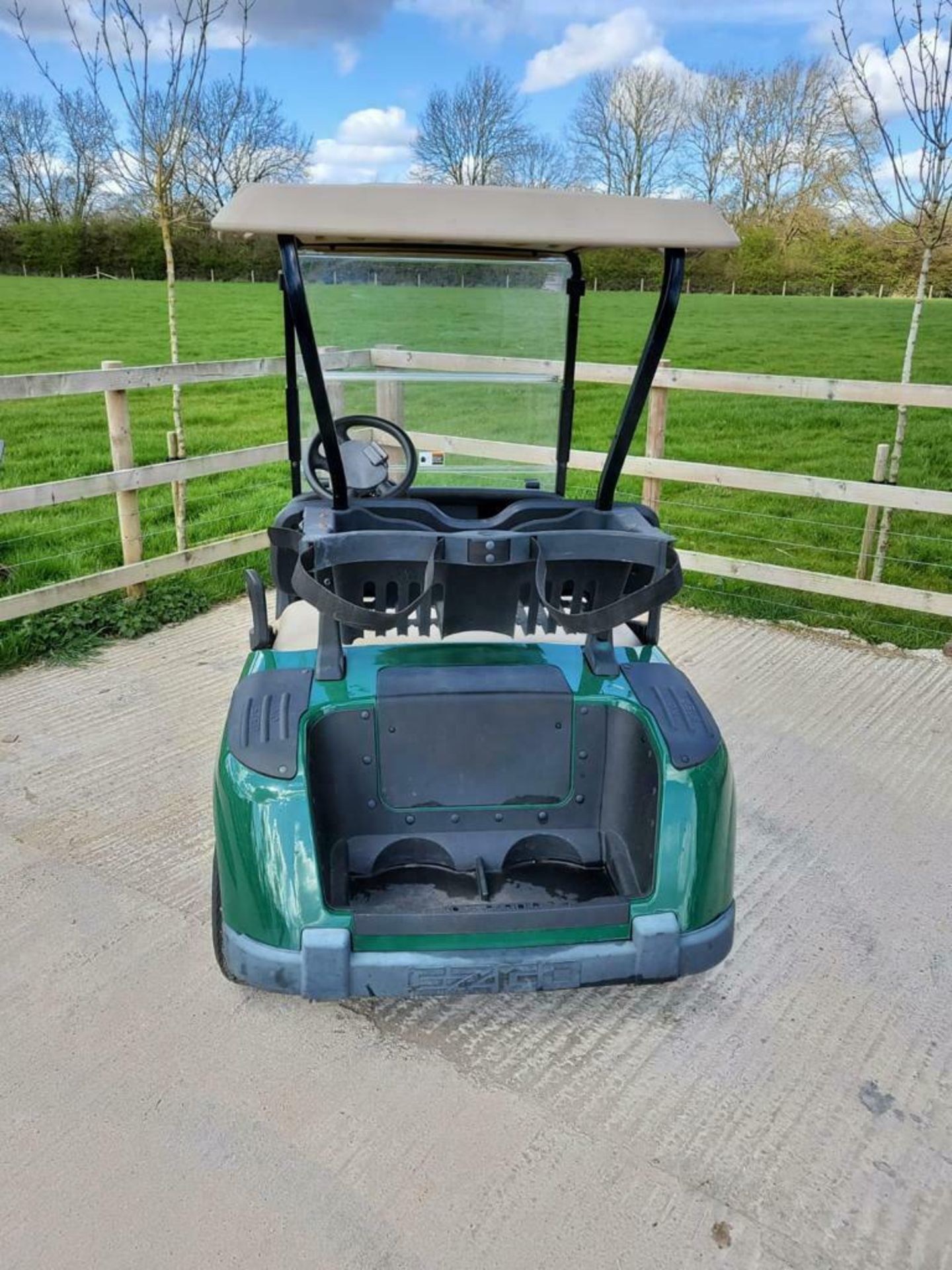 EZGO ELECTRIC GOLF BUGGY, YEAR 2014. - Image 3 of 5