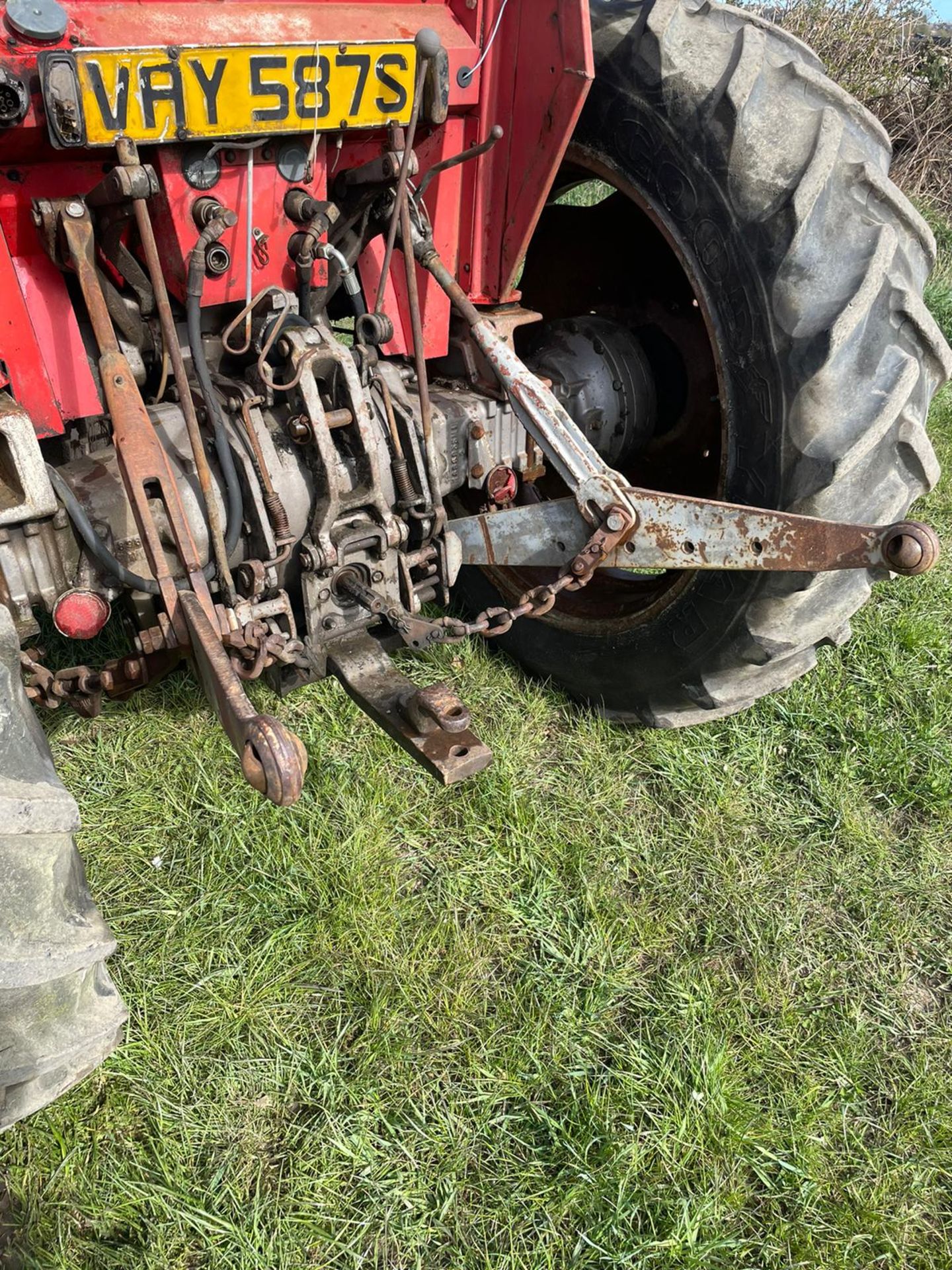 1999 MASSEY FERGUSON MG590 TRACTOR WITH LOADER, RUNS DRIVES AND LIFTS, CABBED *PLUS VAT* - Image 7 of 9