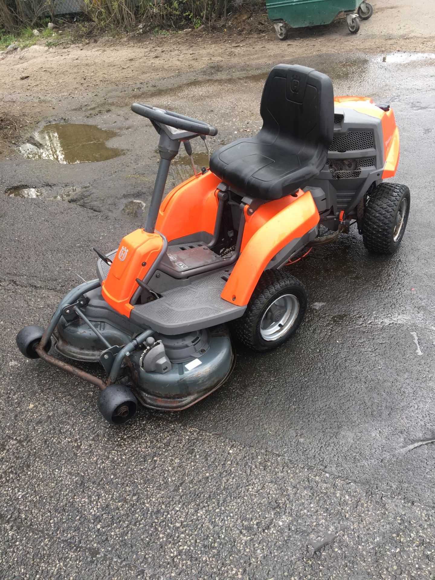 HUSQVARNA R111B5 ARTICULATED RIDE ON LAWN MOWER, YEAR 2010, WEIGHT 165 KG *NO VAT* - Image 3 of 10