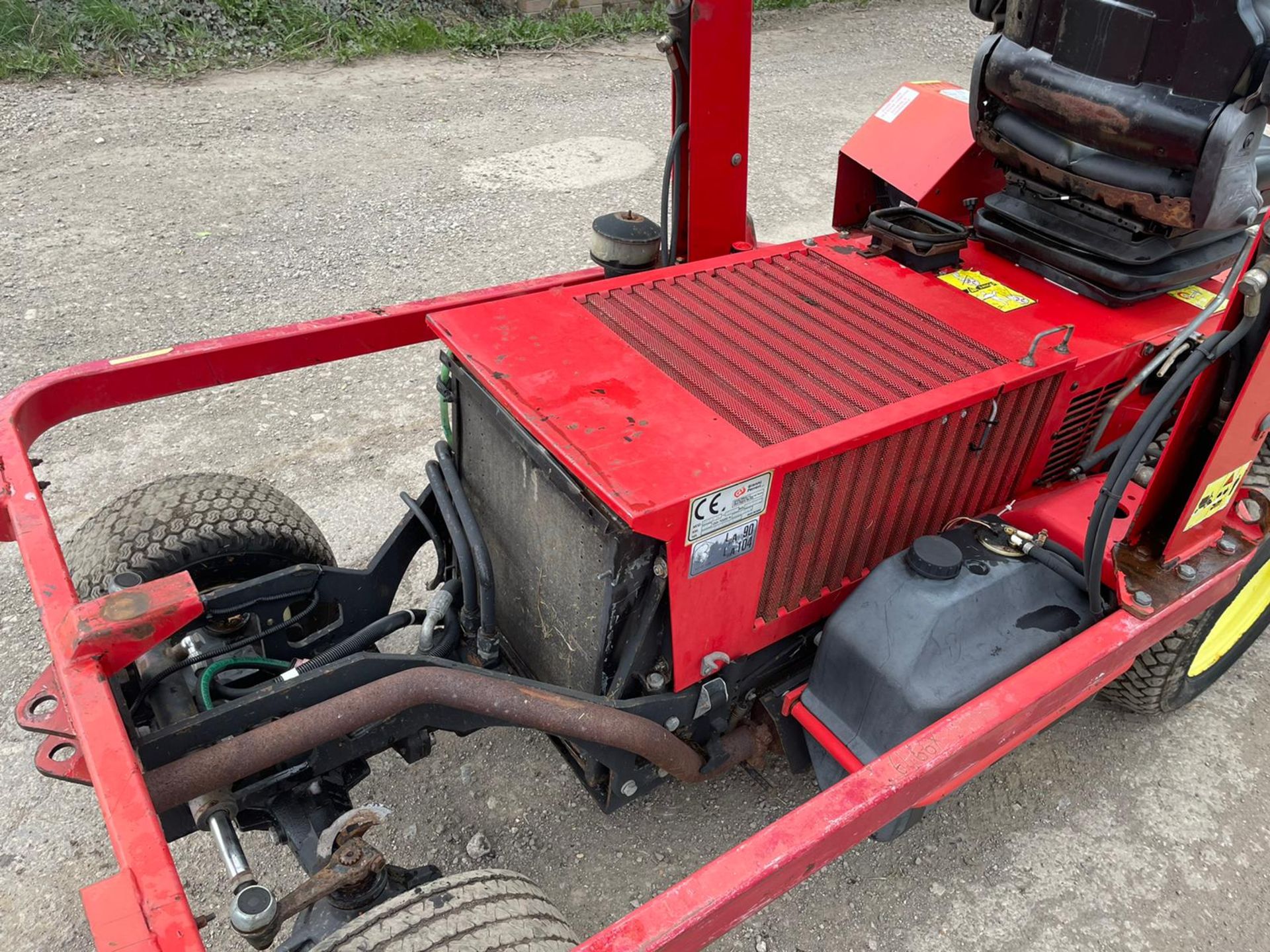 GIANNI FERRARI GF TURBO 35HP RIDE ON MOWER, RUNS DRIVES AND CUTS, A LOW 1230 HOURS *PLUS VAT* - Image 13 of 14
