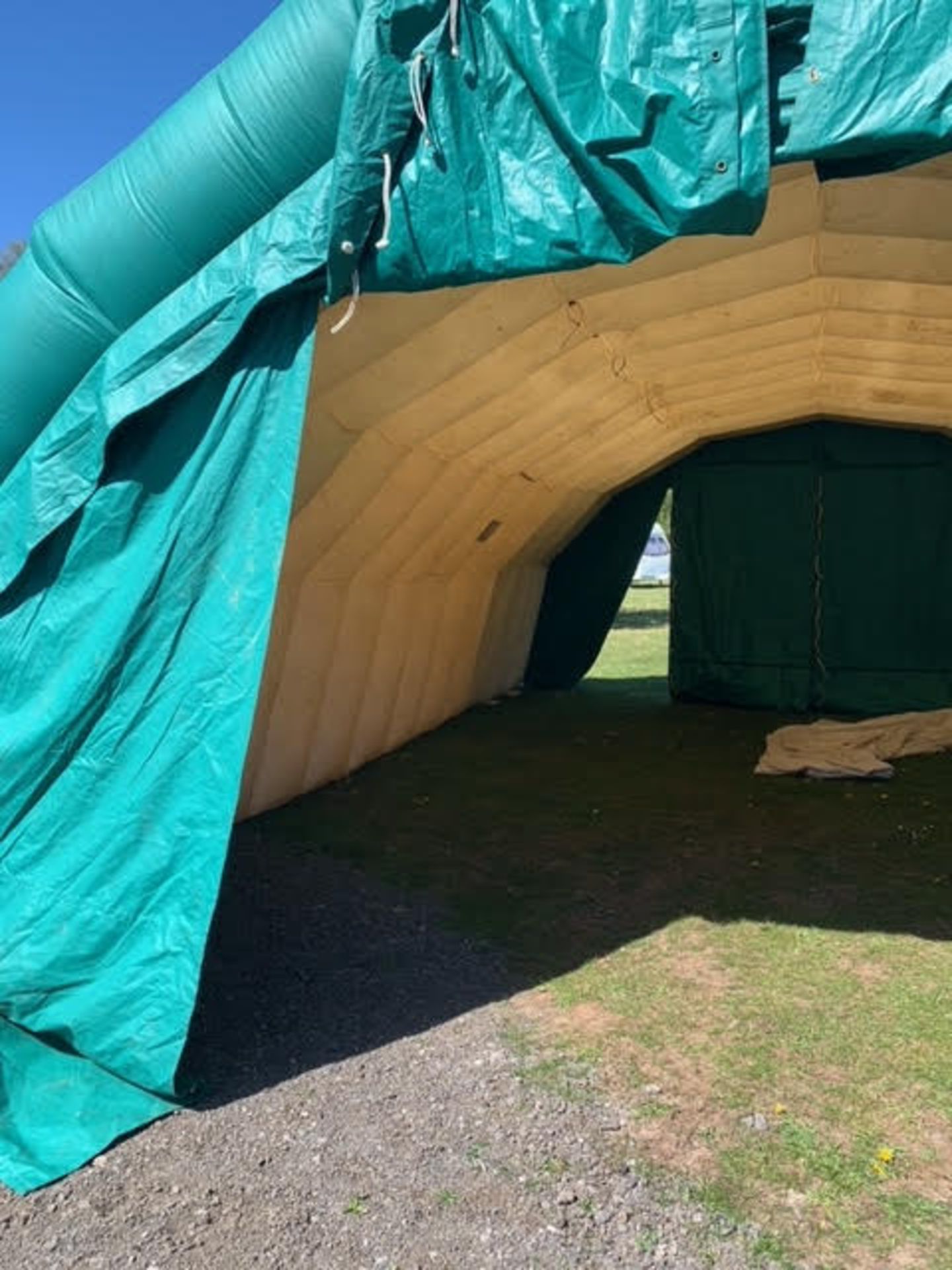 3x AIR SHELTERS (BLOW UP MARQUEE), INCLUDING WIND BLOWERS (NOT TESTED) AND ALL ACCESSORIES *NO VAT* - Image 7 of 11