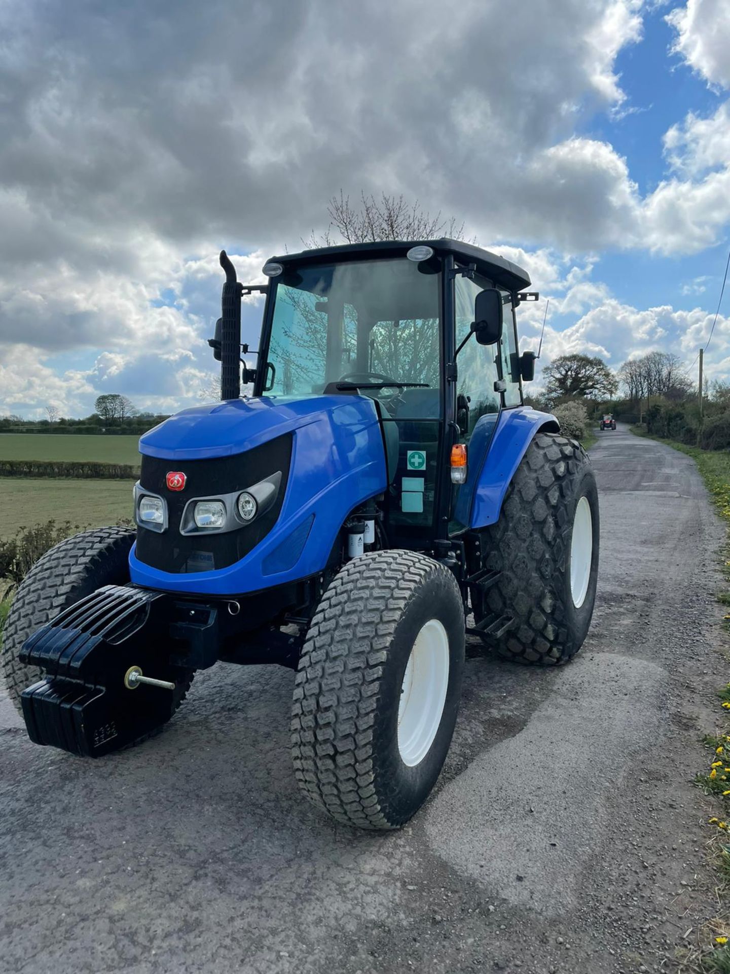 2014 ISEKI TJA8080 4 WHEEL DRIVE TRACTOR, 953 GENUINE HOURS, GRASS TYRES, SONY RADIO *PLUS VAT* - Image 2 of 10