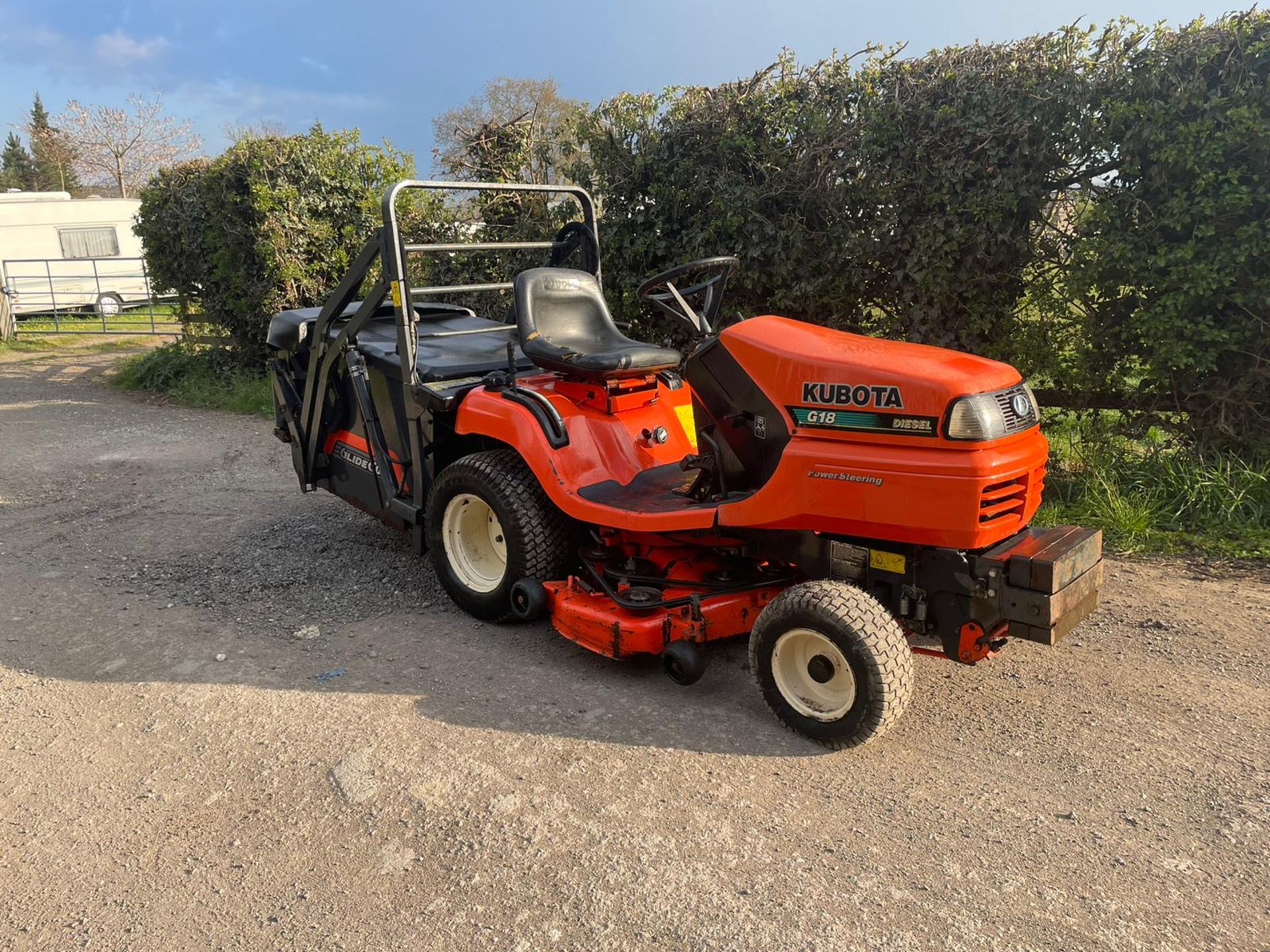 Kubota G18 Ride On Mower, Runs Drives And Cuts, High Tip Collector, Hydrostatic *NO VAT* - Image 5 of 12