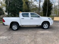 2018/18 REG TOYOTA HILUX ACTIVE D-4D 4WD DCB 2.4 DIESEL WHITE 4X4, SHOWING 1 FORMER KEEPER *PLUS VAT