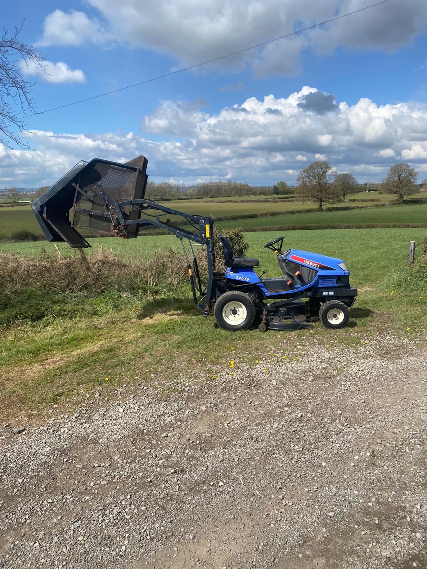 ISEKI SXG 19 HIGH TIP RIDE ON COMMERCIAL LAWN MOWER, RUNS DRIVES AND CUTS, LOW 1537 HOURS *NO VAT* - Image 6 of 9