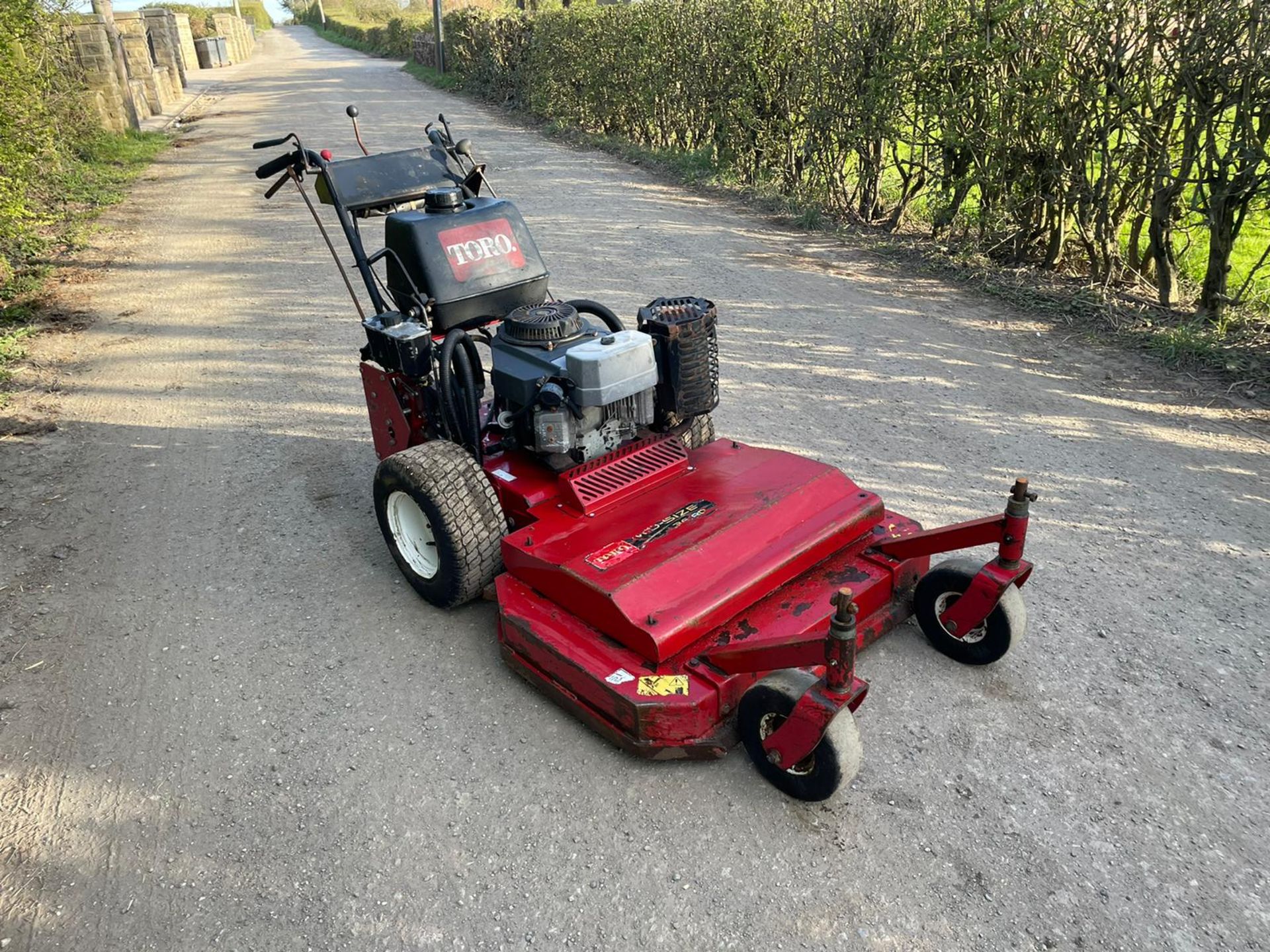 Toro Mid-Size 36RD Pedestrian Mower, Runs Drives And Cuts, 36” Deck, Kawasaki Petrol Engine NO VAT - Image 3 of 6