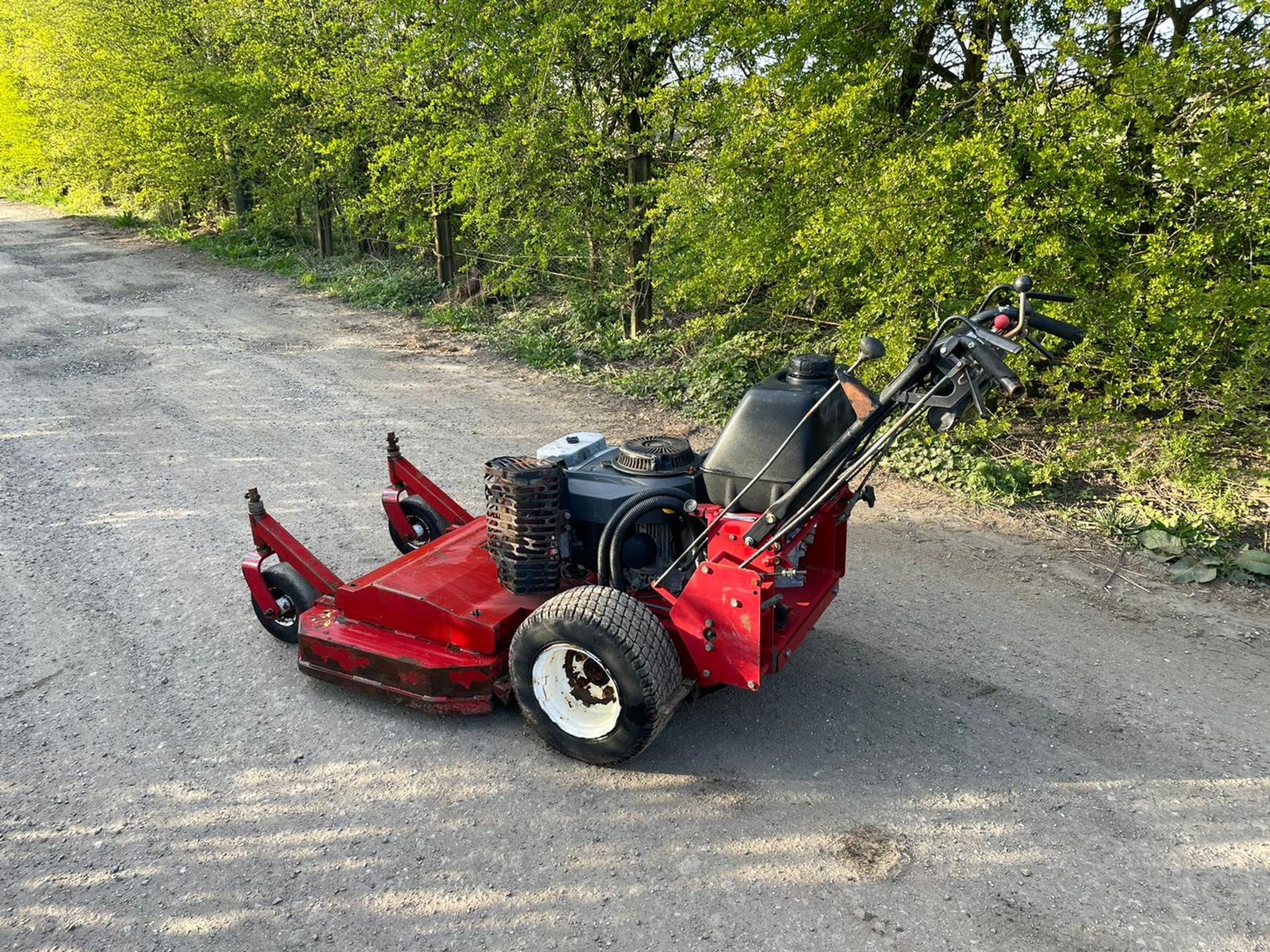 Toro Mid-Size 36RD Pedestrian Mower, Runs Drives And Cuts, 36” Deck, Kawasaki Petrol Engine NO VAT - Image 2 of 6