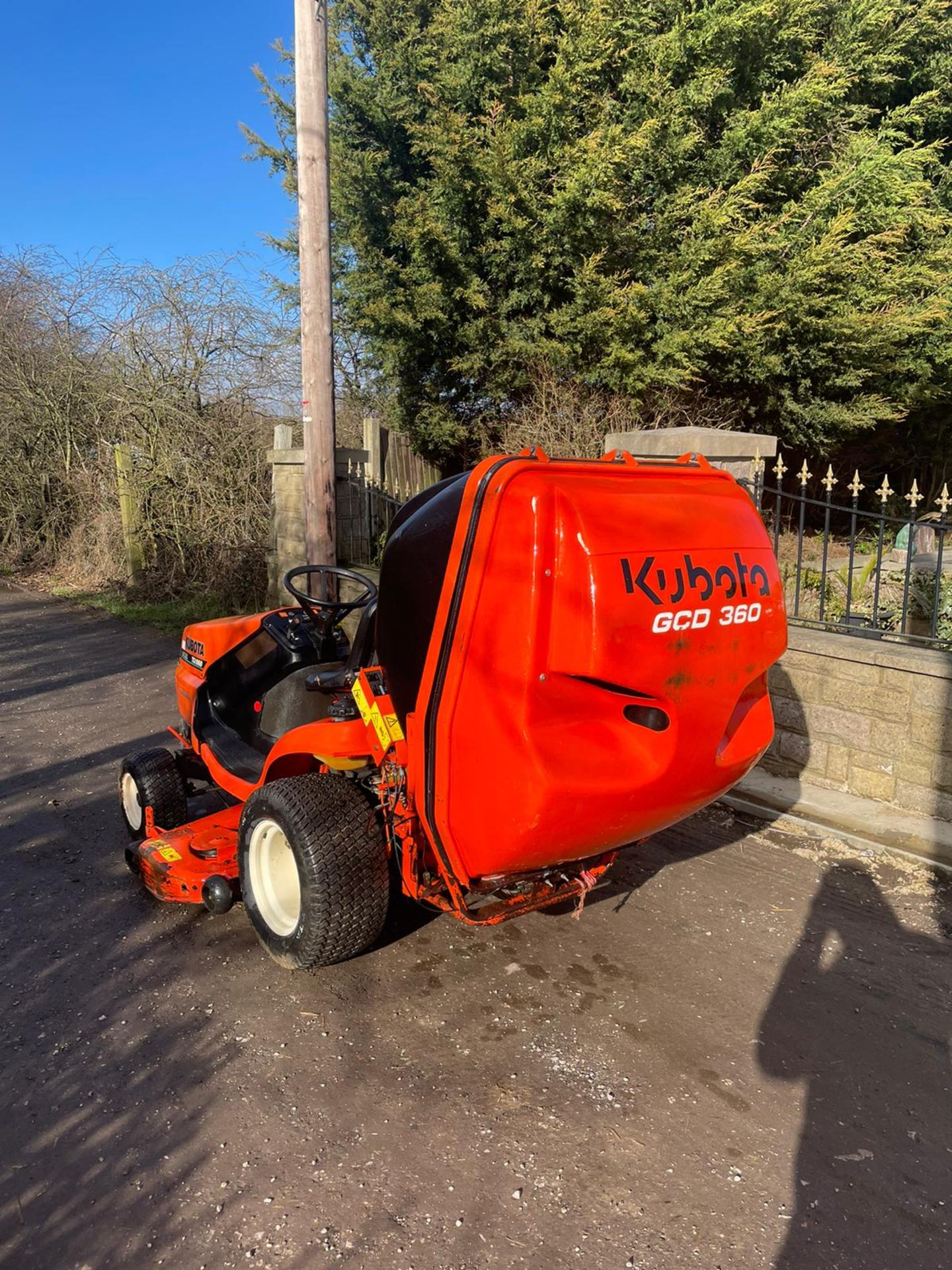 KUBOTA TG1860 RIDE ON LAWN MOWER, 3 CYLINDER KUBOTA DIESEL ENGINE, VERY LOW HOURS 1030 *NO VAT* - Image 7 of 7