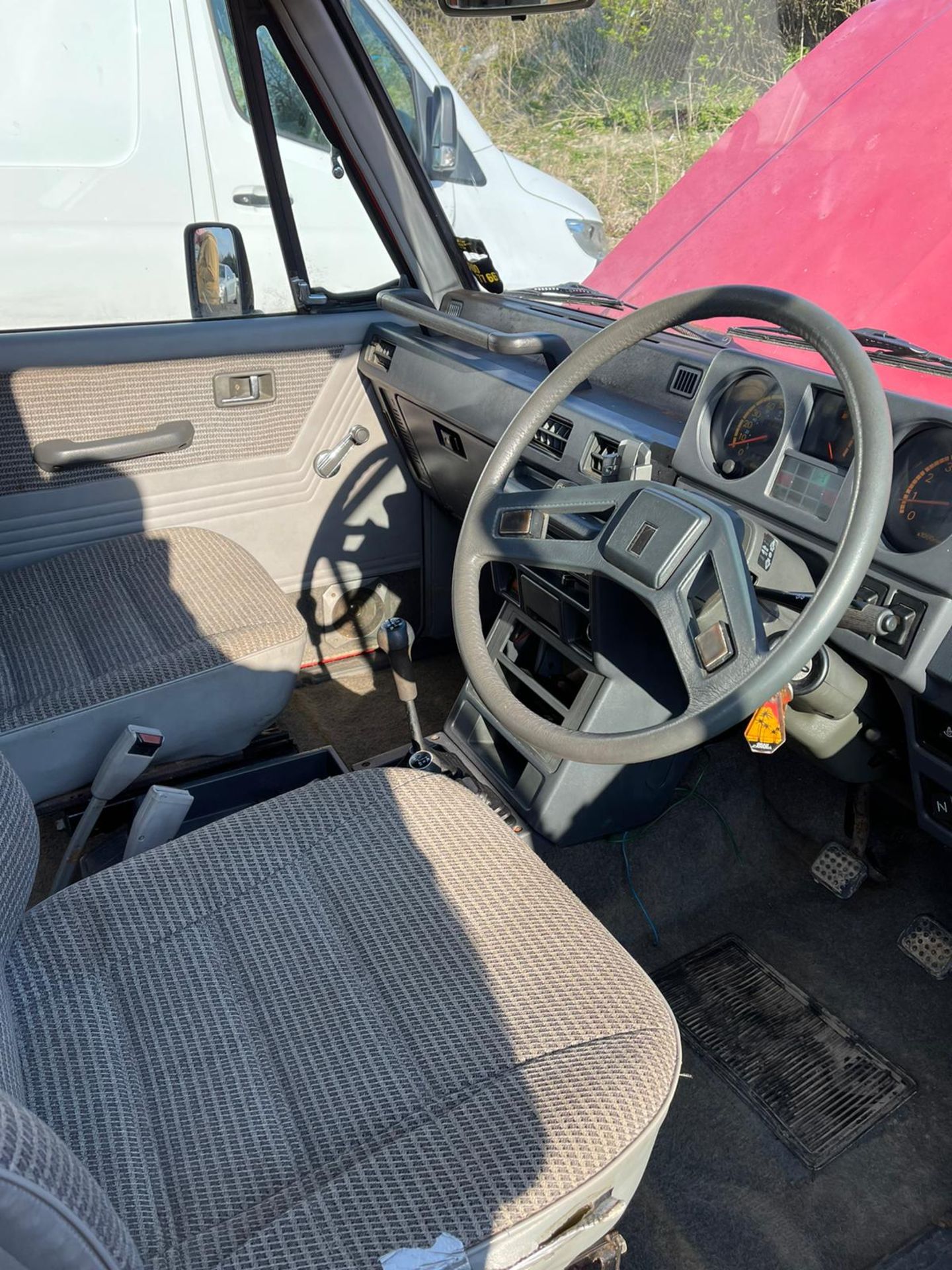 1987 MITSUBISHI SHOGUN SWB V6, BARN FIND, PETROL ENGINE, SHOWING 9 PERVIOUS KEEPERS *NO VAT* - Image 13 of 16