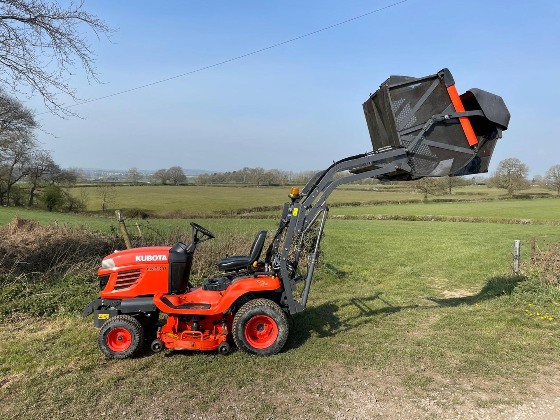 2013 (62) KUBOTA G23-II RIDE ON MOWER, RUNS DRIVES AND CUTS, HIGH TIP COLLECTOR *PLUS VAT*