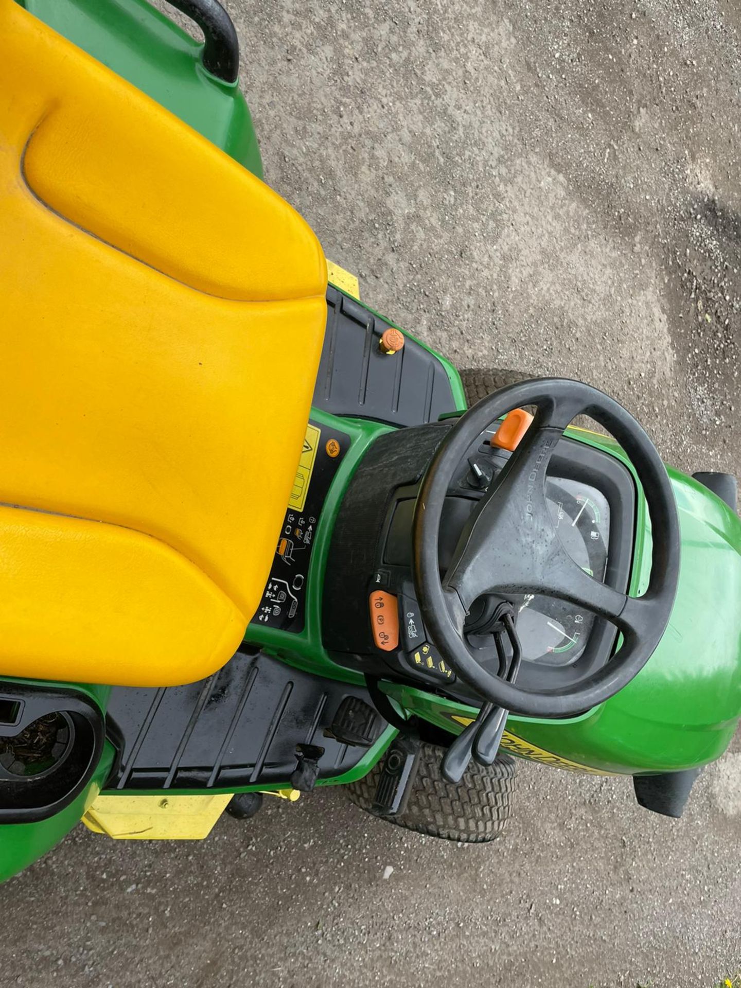 2009/58 JOHN DEERE X748 ULTIMATE RIDE ON MOWER, RUNS DRIVES AND CUTS, HYDROSTATIC *PLUS VAT* - Image 6 of 6