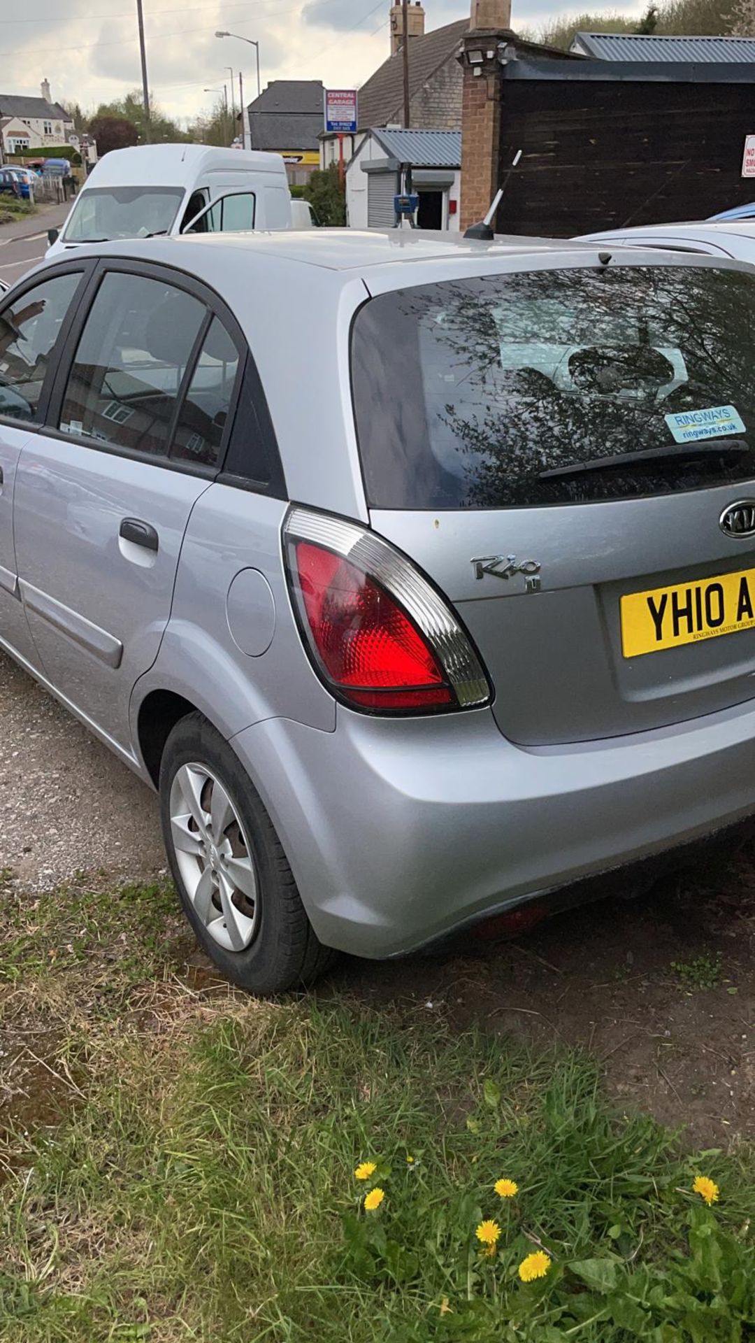 2010 KIA RIO 1, SILVER 5 DOOR HATCHBACK, 1.4 PETROL ENGINE, MANUAL 5 GEARS *NO VAT* - Image 4 of 6