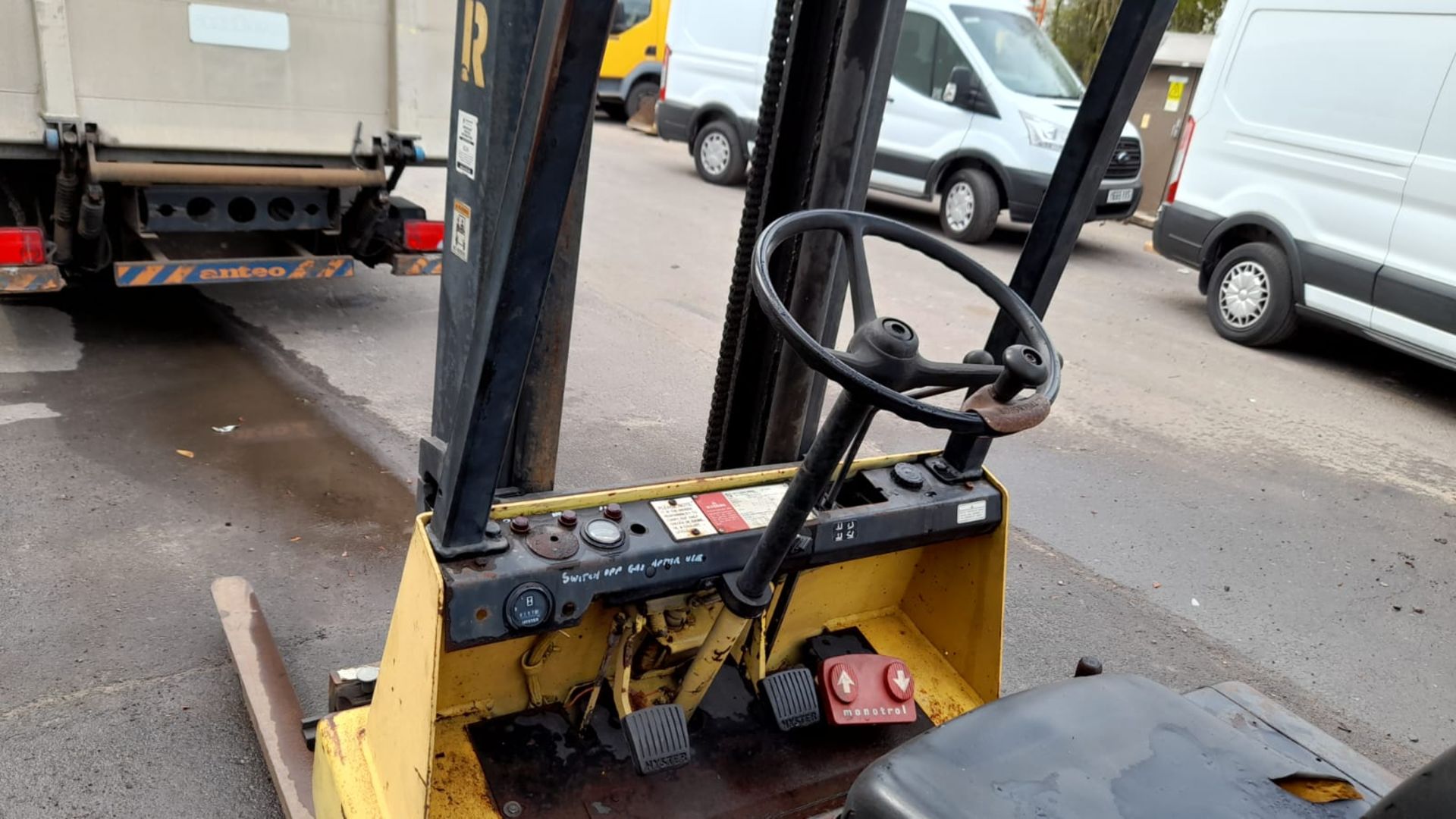 1989 HYSTER S2.00XL 2 TON GAS POWERED FORKLIFT, RUNS DRIVES AND LIFTS *PLUS VAT* - Image 4 of 5