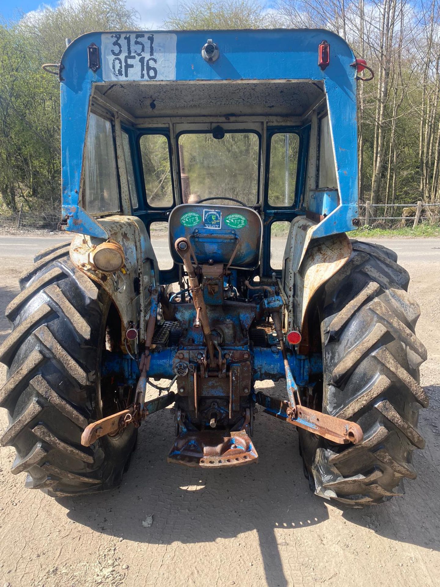 FORDSON SUPER MAJOR TRACTOR, RUNS AND DRIVES, CABBED, 3 POINT LINKAGE *PLUS VAT* - Image 5 of 7