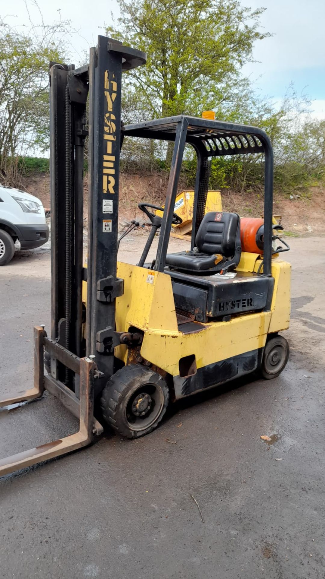 1989 HYSTER S2.00XL 2 TON GAS POWERED FORKLIFT, RUNS DRIVES AND LIFTS *PLUS VAT* - Image 3 of 5