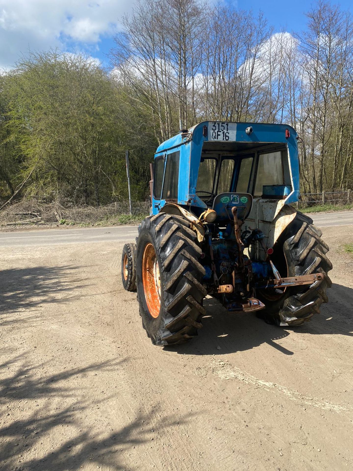 FORDSON SUPER MAJOR TRACTOR, RUNS AND DRIVES, CABBED, 3 POINT LINKAGE *PLUS VAT* - Image 6 of 7