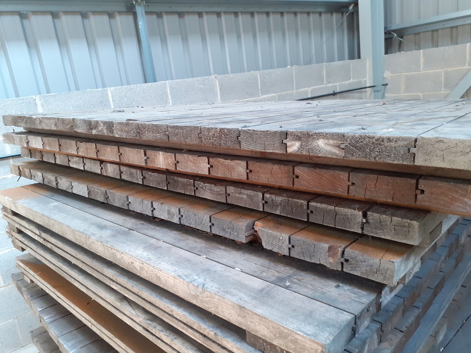 23 PIECES PALLET DECKING, HARDWOOD, IN SOLID USEABLE CONDITION *PLUS VAT* - Image 2 of 3