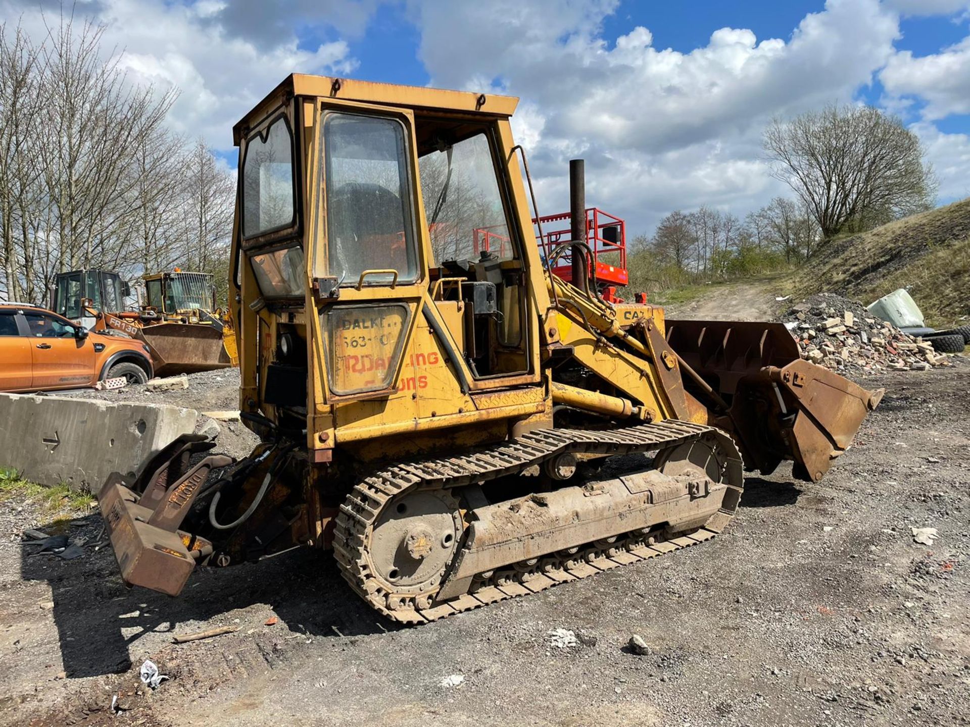 Cat 931B Drott With Multi Tyne Ripper, 3 In 1 Bucket, Runs Drives And Lifts, Showing 6310 Hours - Image 3 of 8