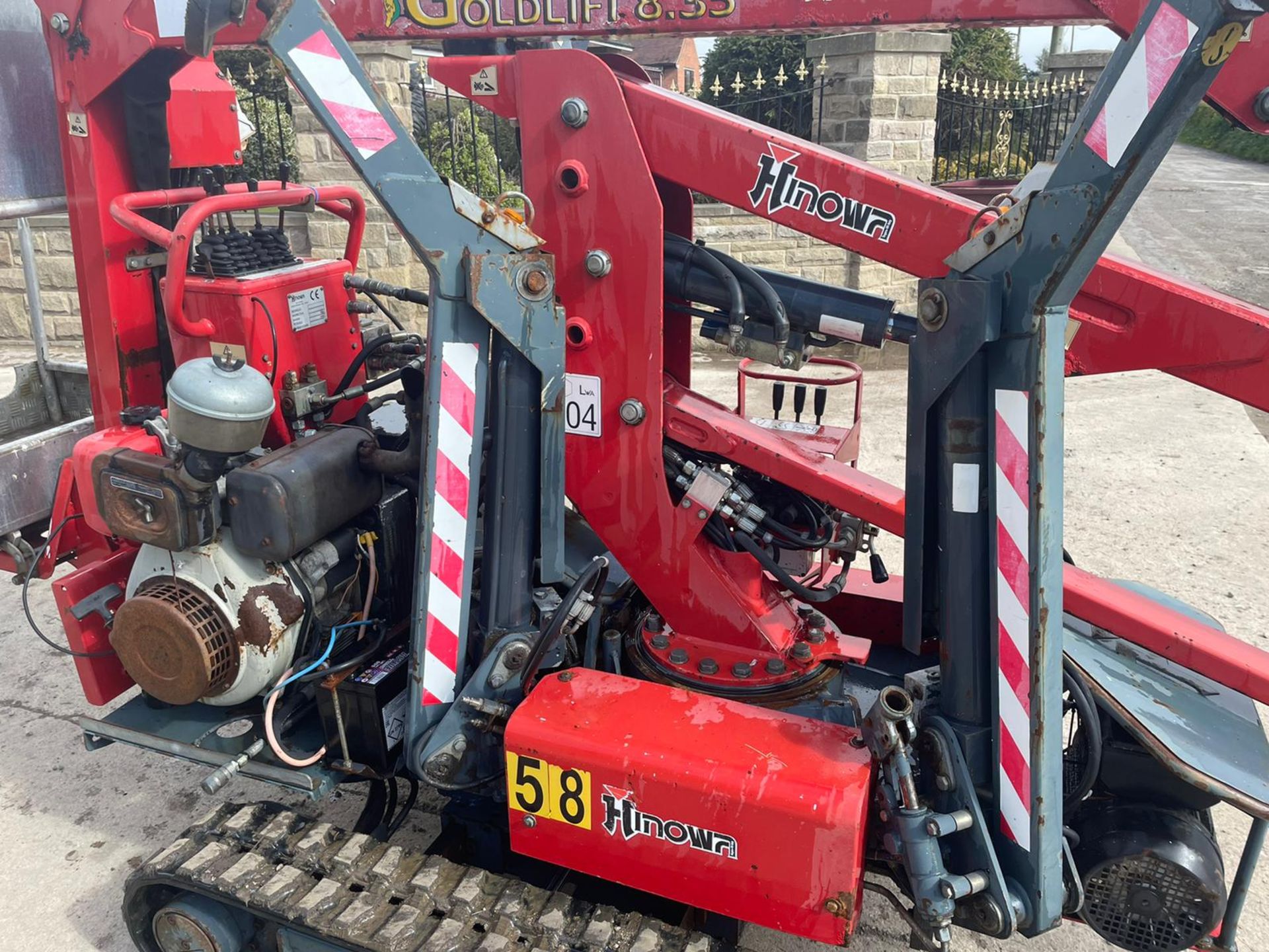 2005 HINOWA 1150 GOLD LIFT 8.35 CHERRY PICKER, RUNS DRIVES AND LIFTS, EXPANDING TRACKS *PLUS VAT* - Image 14 of 20