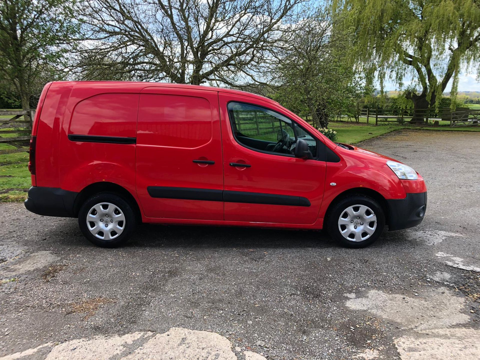 2014 PEUGEOT PARTNER 750 S L2 HDI RED PANEL VAN, 1560CC DIESEL ENGINE, 45,082 MILES *PLUS VAT*