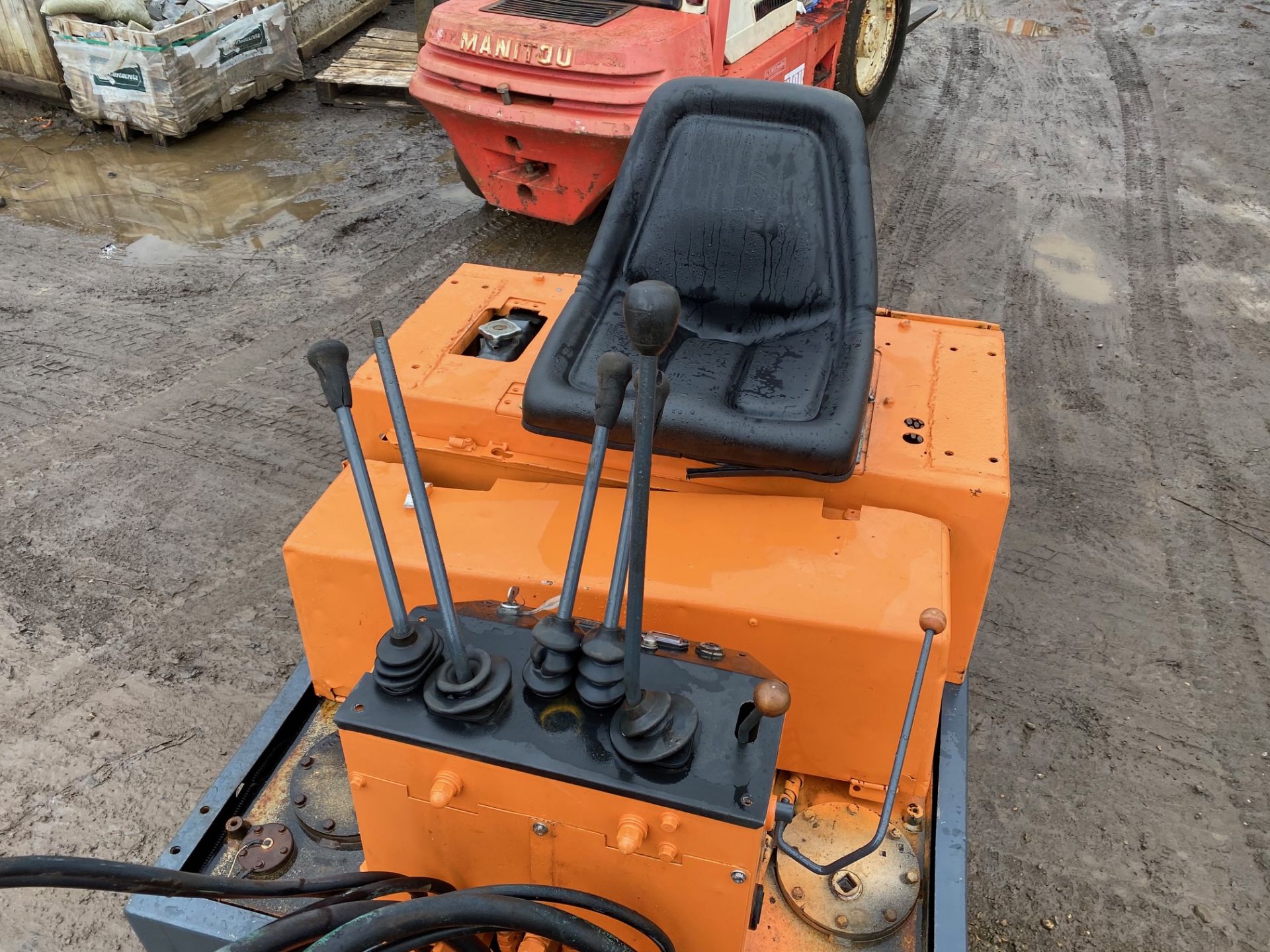 HANIX 1 TON MINI DIGGER / EXCAVATOR, 2200 HOURS, 3 BUCKETS, SPARES OR REPAIR *PLUS VAT* - Image 5 of 7