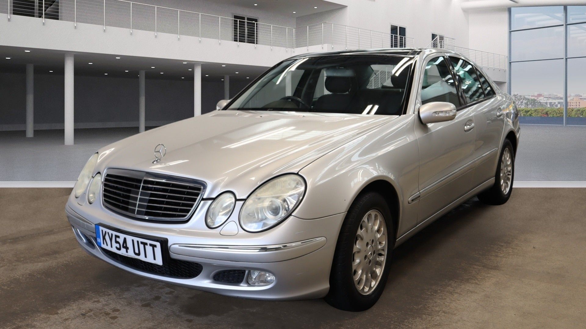 2004 (54) MERCEDES E320 CDI ELEGANCE AUTO METALLIC SILVER 4 DOOR SALOON, 75,426 MILES *PLUS VAT* - Image 2 of 9