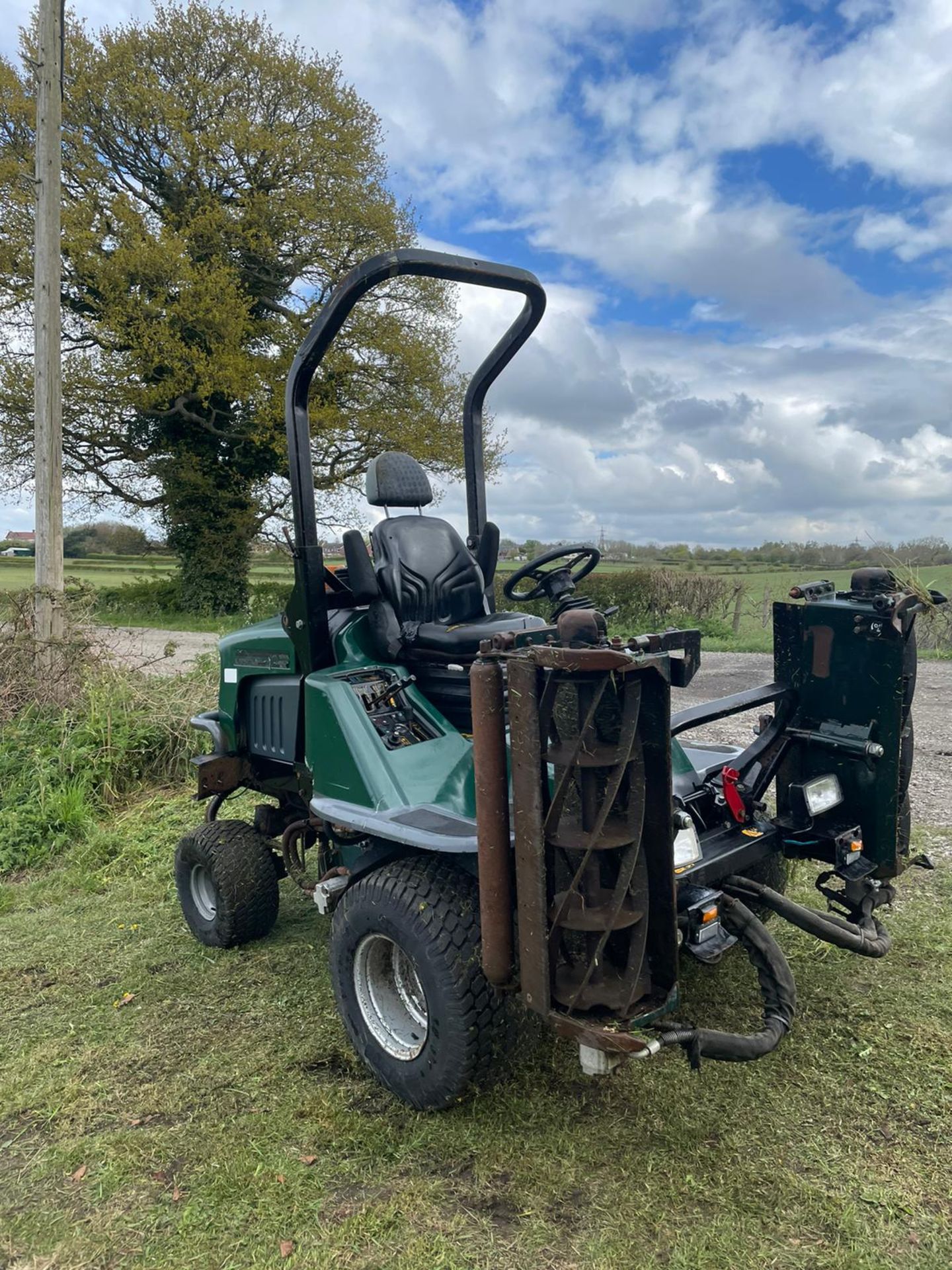 2009 HAYTER LT324 RIDE ON LAWN MOWER, RUNS DRIVES AND CUTS, 4 WHEEL DRIVE *PLUS VAT* - Image 4 of 5