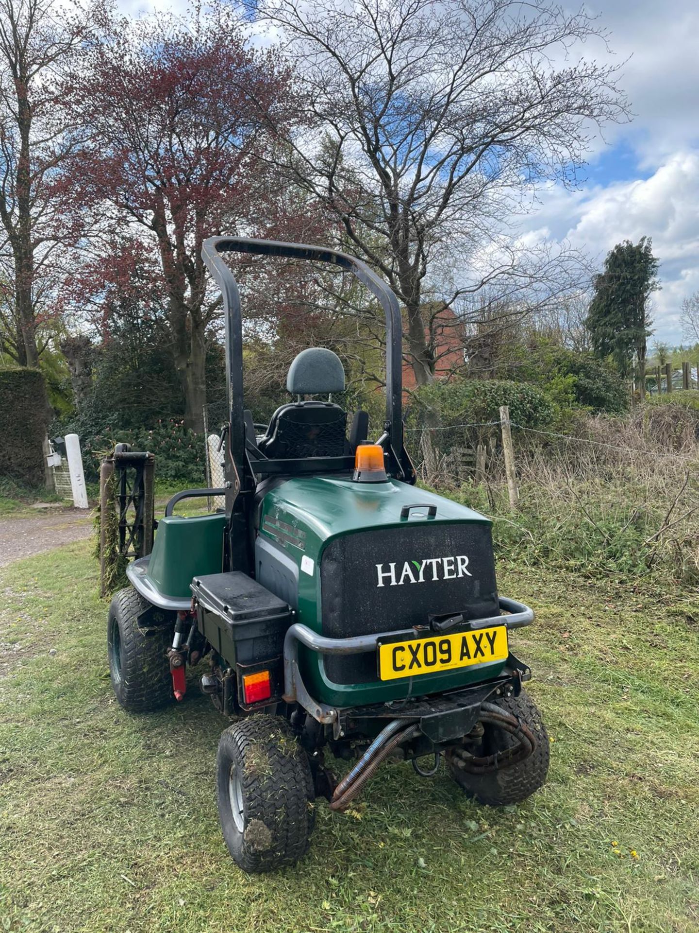 2009 HAYTER LT324 RIDE ON LAWN MOWER, RUNS DRIVES AND CUTS, 4 WHEEL DRIVE *PLUS VAT* - Image 5 of 5