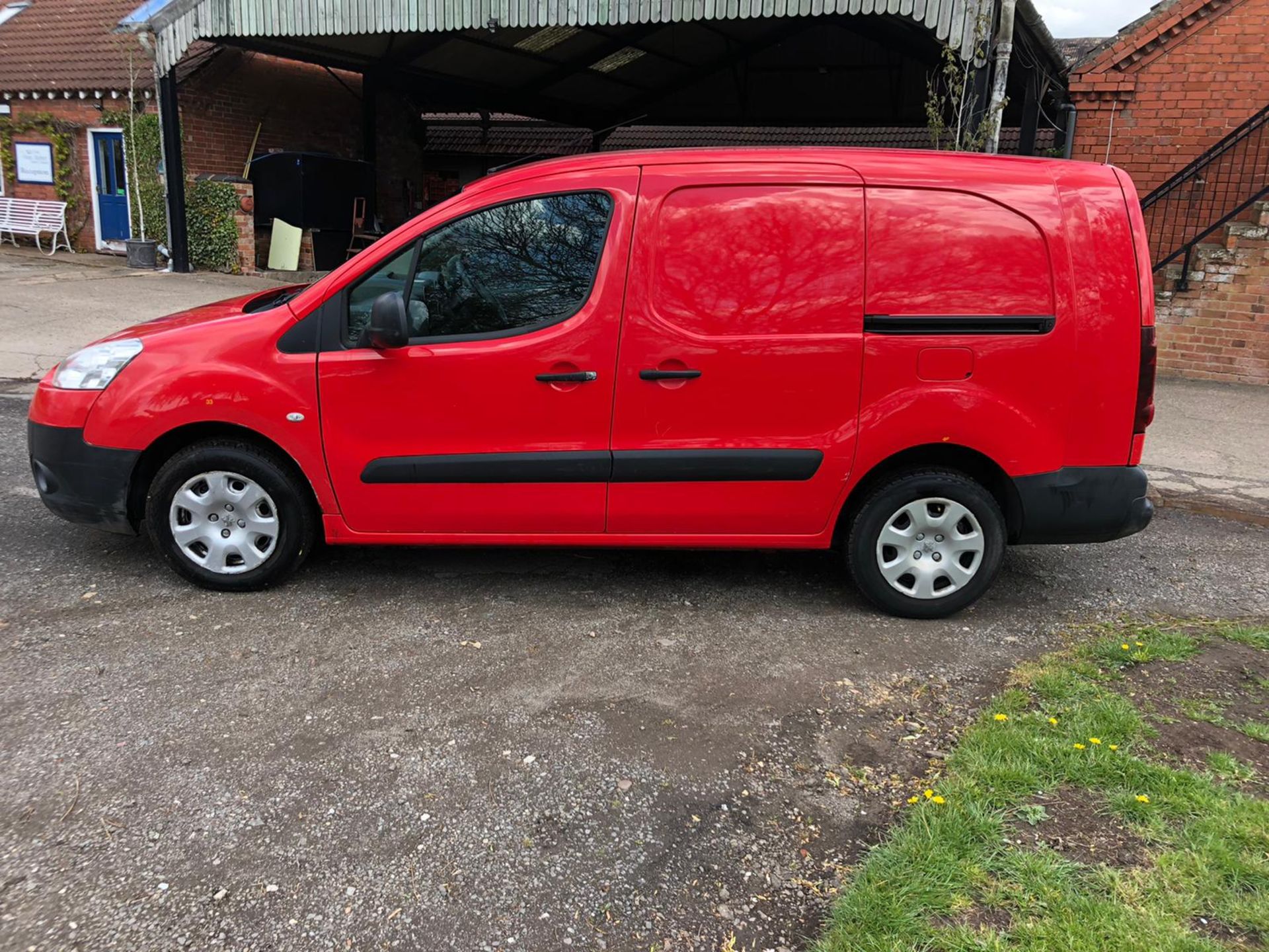 2014 PEUGEOT PARTNER 750 S L2 HDI RED PANEL VAN, 1560CC DIESEL ENGINE, 45,082 MILES *PLUS VAT* - Image 5 of 16