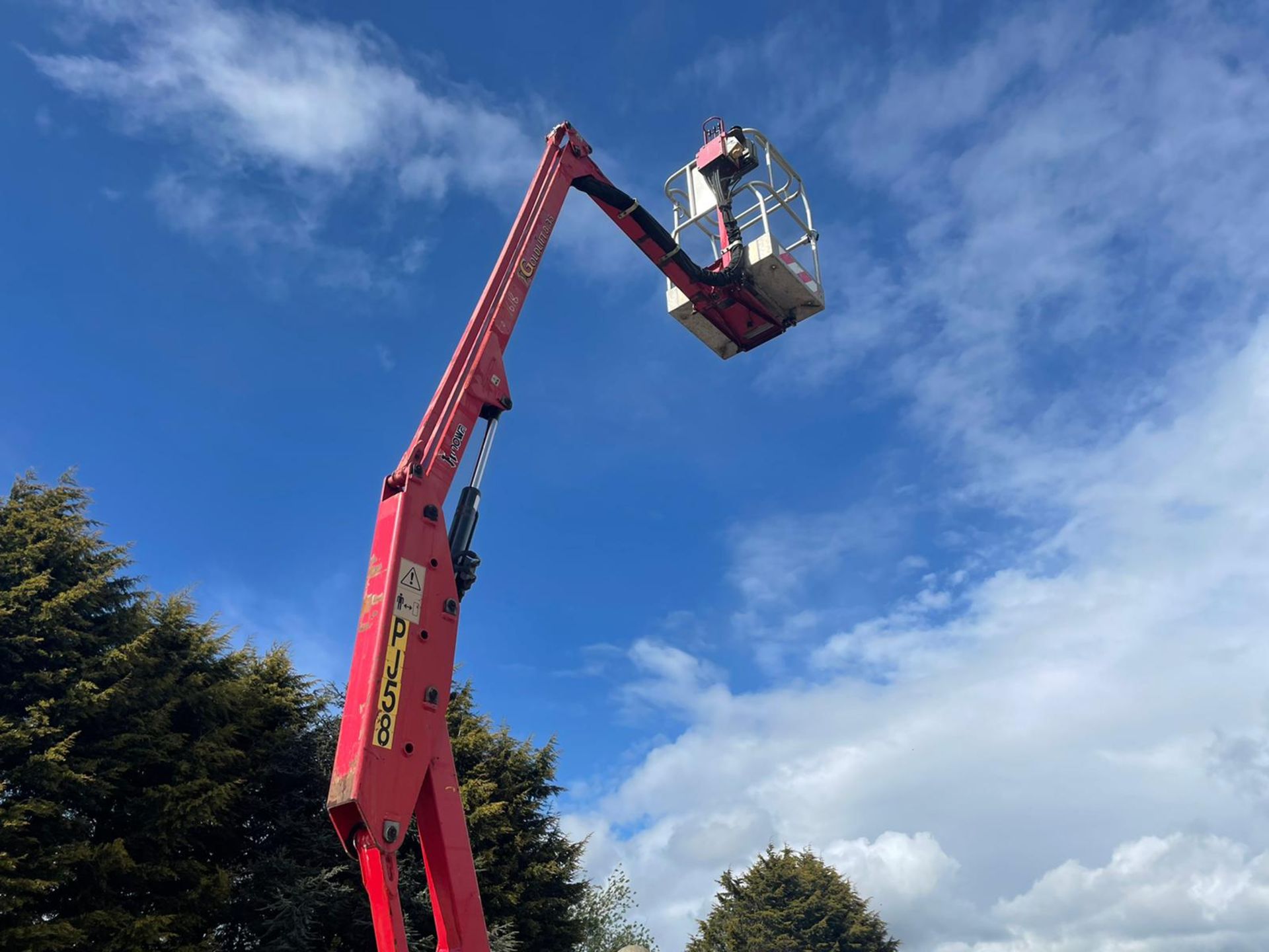 2005 HINOWA 1150 GOLD LIFT 8.35 CHERRY PICKER, RUNS DRIVES AND LIFTS, EXPANDING TRACKS *PLUS VAT* - Image 18 of 20