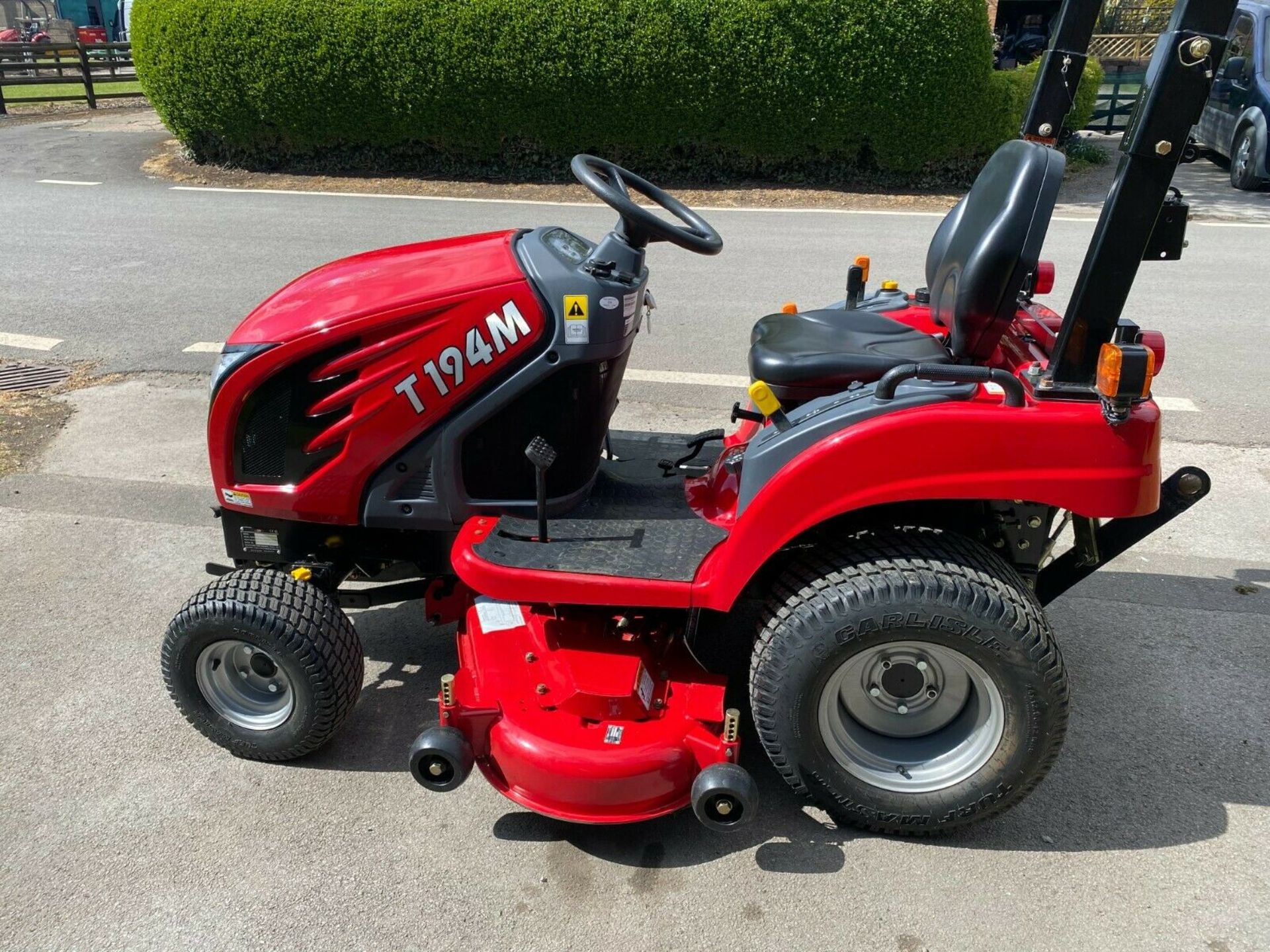TYM T194M COMPACT TRACTOR. 54" CUT ROTARY DECK, 4X4, HYDRO DRIVE, ONLY 119 HOURS, YEAR 2019 PLUS VAT - Image 5 of 12