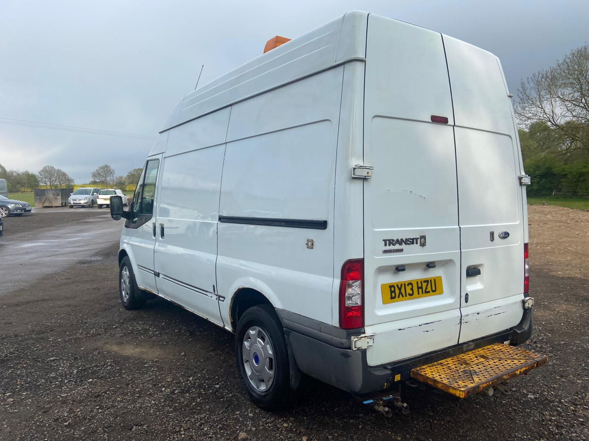 2013/13 REG FORD TRANSIT 100 T350 RWD 2.2 DIESEL WHITE PANEL VAN, SHOWING 0 FORMER KEEPERS *PLUS VAT - Image 5 of 8