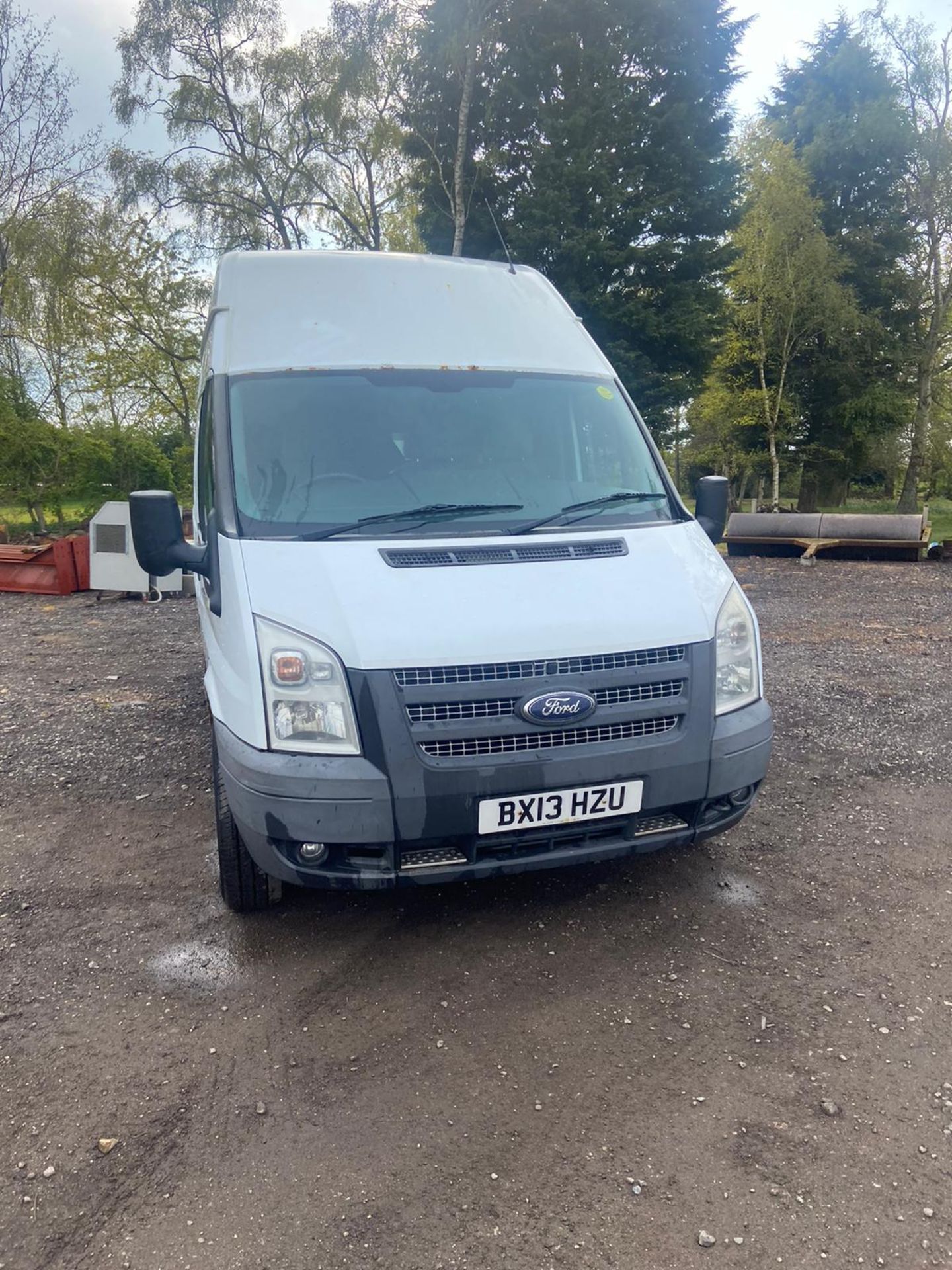 2013/13 REG FORD TRANSIT 100 T350 RWD 2.2 DIESEL WHITE PANEL VAN, SHOWING 0 FORMER KEEPERS *PLUS VAT - Image 2 of 8