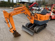 HANIX 1 TON MINI DIGGER / EXCAVATOR, 2200 HOURS, 3 BUCKETS, SPARES OR REPAIR *PLUS VAT*