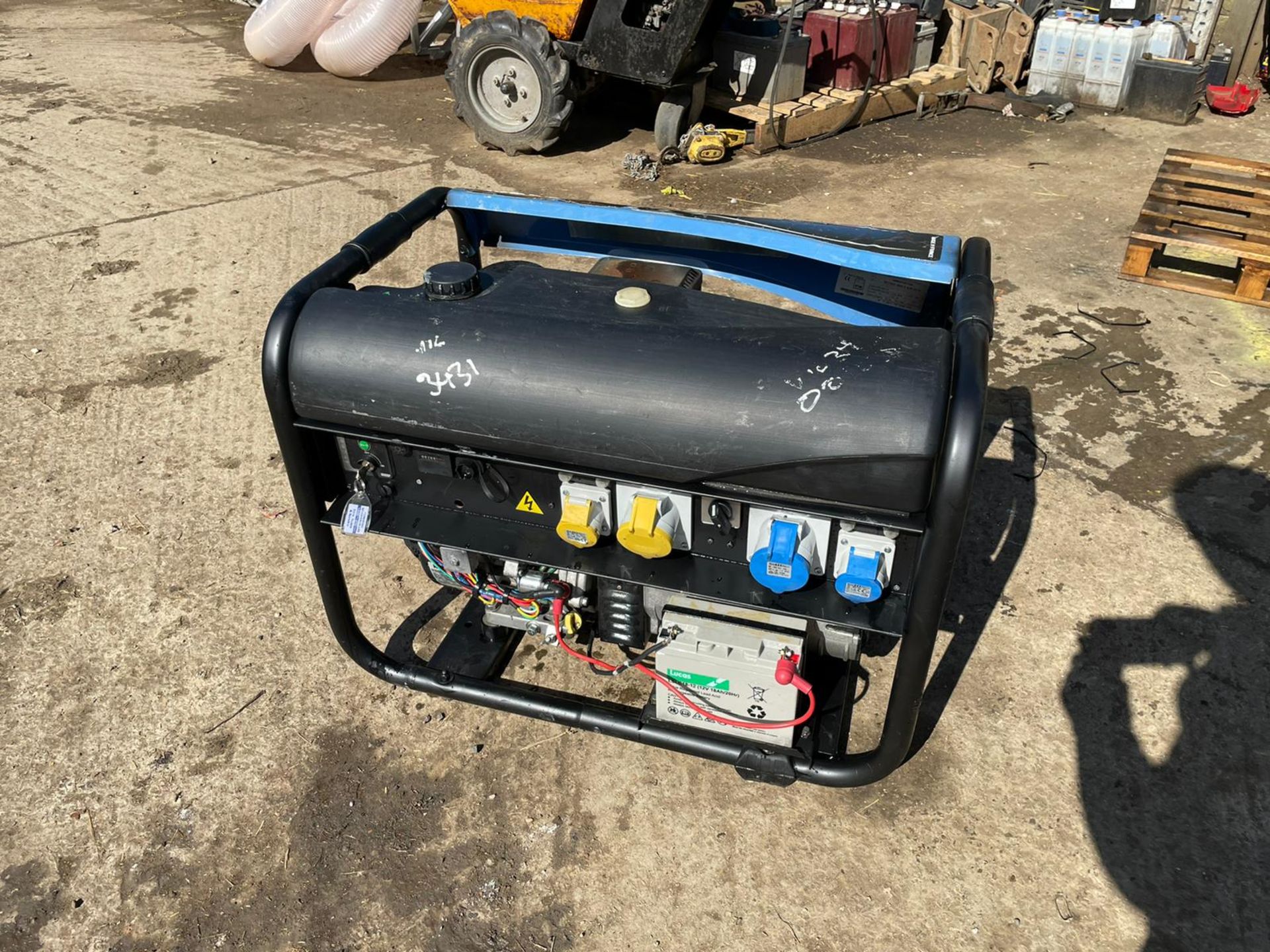 2017 SDMO 6500 EAVR GENERATOR, 8KVA, RUNS AND WORKS, 115 OR 230 VOLTS, SOLD NEW 09/2018 *NO VAT* - Image 4 of 5