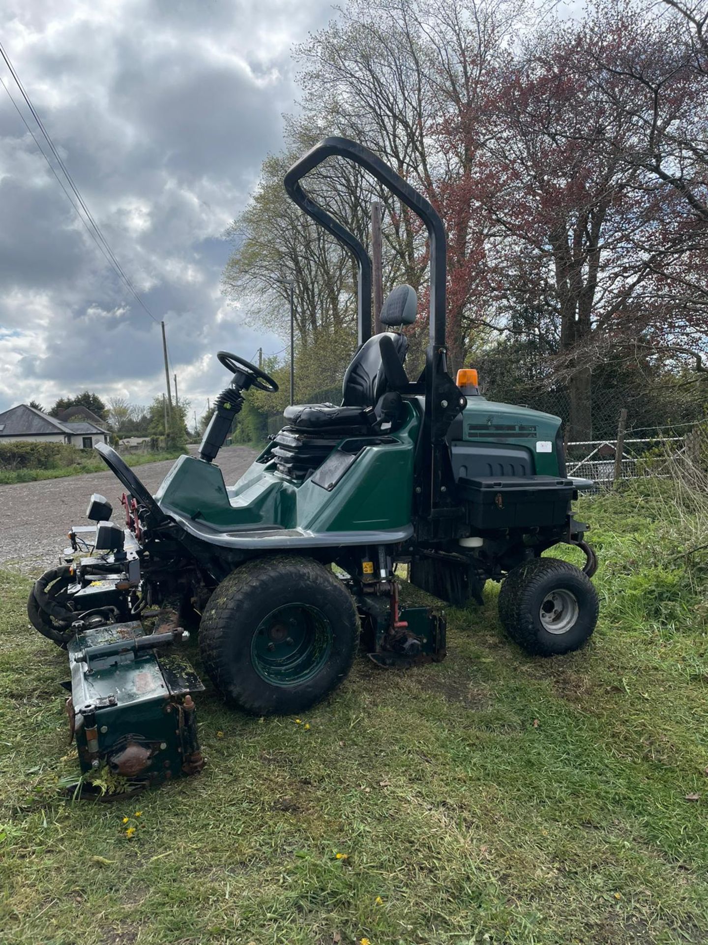 2009 HAYTER LT324 RIDE ON LAWN MOWER, RUNS DRIVES AND CUTS, 4 WHEEL DRIVE *PLUS VAT* - Image 3 of 5