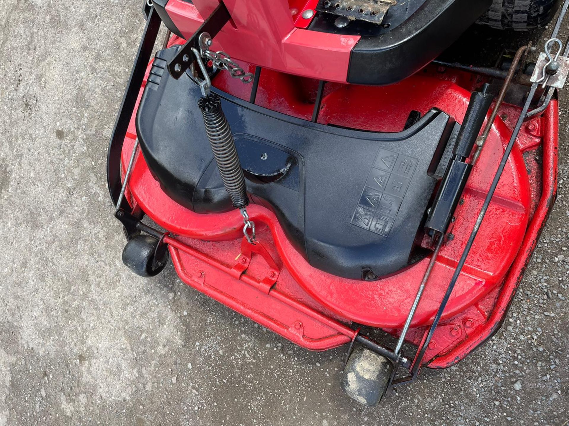 MOUNTFIELD 4155 4X4 RIDE ON MOWER, RUNS DRIVES AND CUTS, 42" DECK, HYDROSTATIC, PIVOT STEERED NO VAT - Image 6 of 6