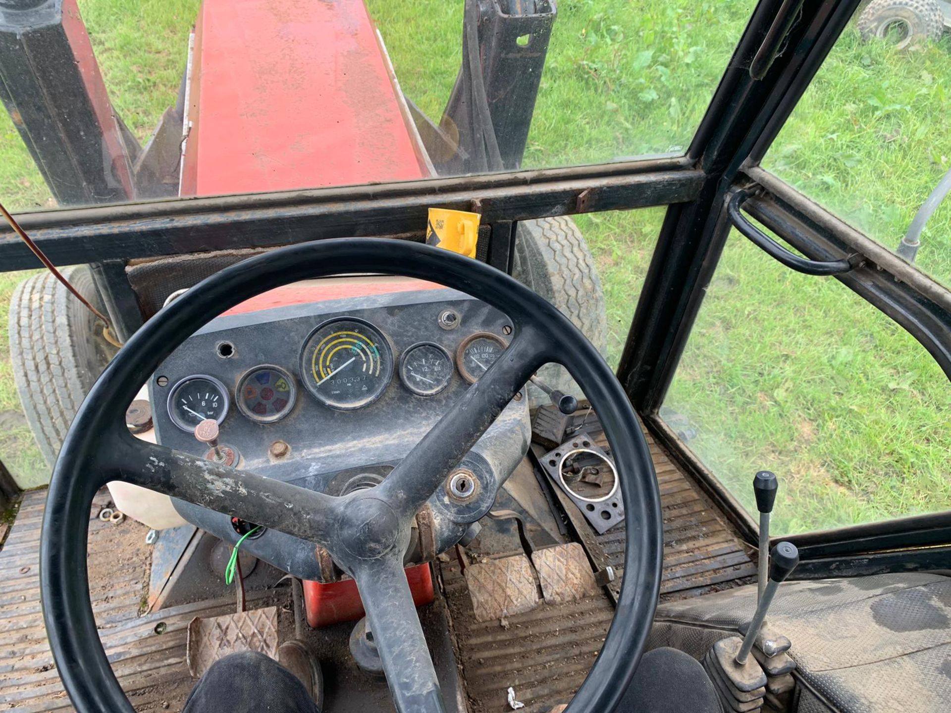 ZETOR 7011 TRACTOR C/W QUICKE 2300 E FRONT LOADER ATTACHMENT *PLUS VAT* - Image 10 of 11