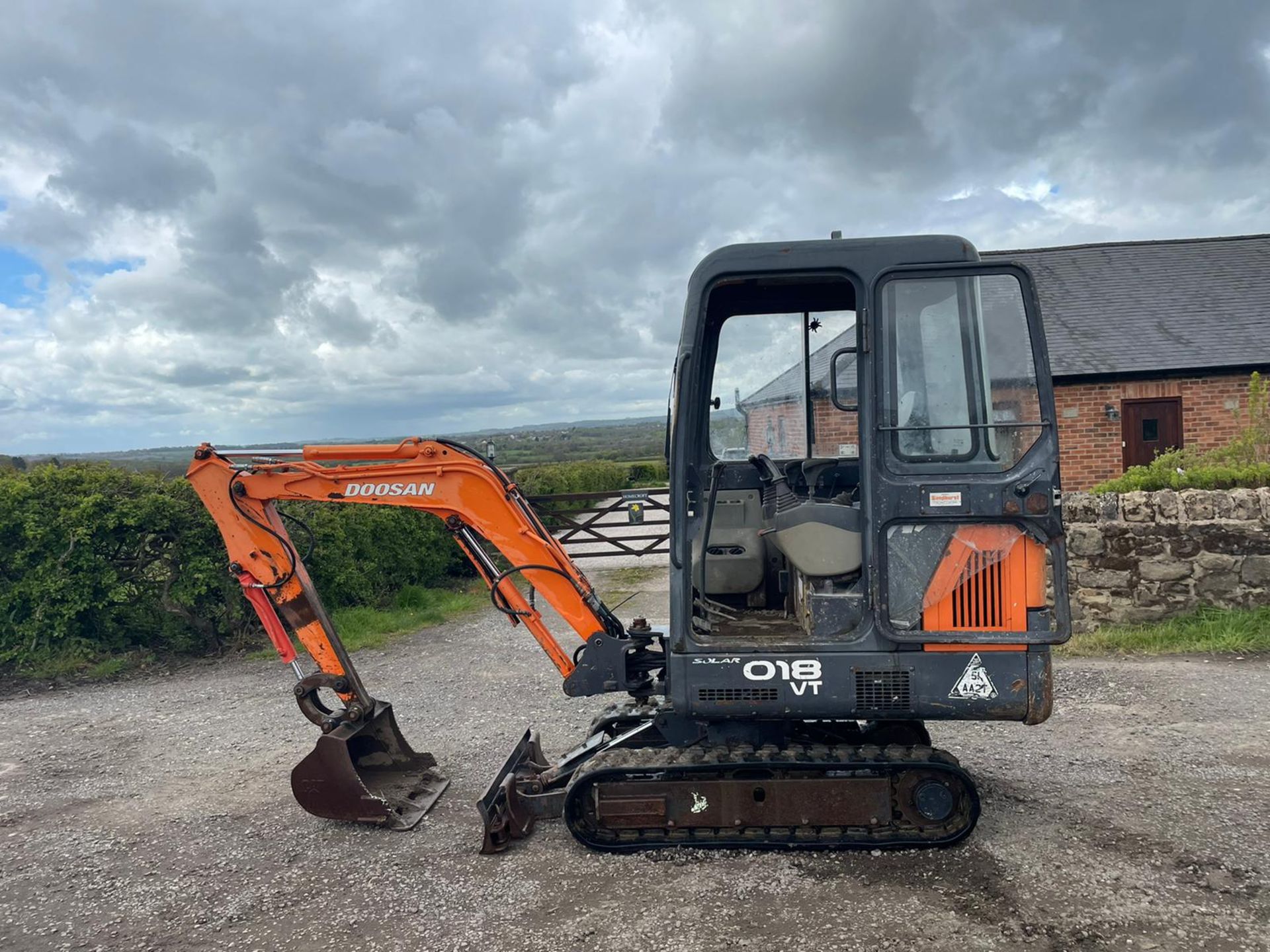 2007 DOOSAN SOLAR 018 VT MINI EXCAVATOR / DIGGER, RUNS DRIVES AND DIGS, EXPANDING TICKETS *PLUS VAT* - Image 5 of 13