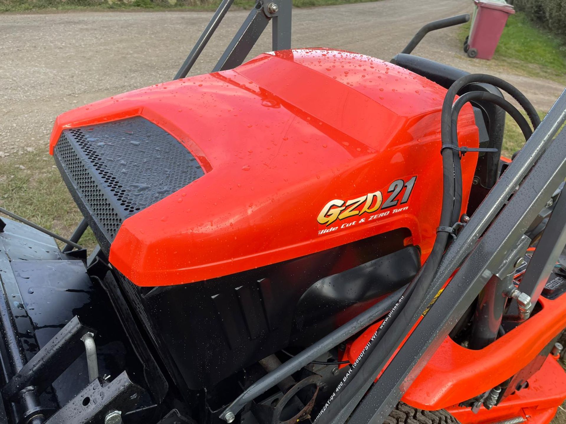 2018 KUBOTA GZD21 ZERO TURN MOWER, RUNS DRIVES AND CUTS, HIGH TIP COLLECTOR *PLUS VAT* - Image 12 of 16