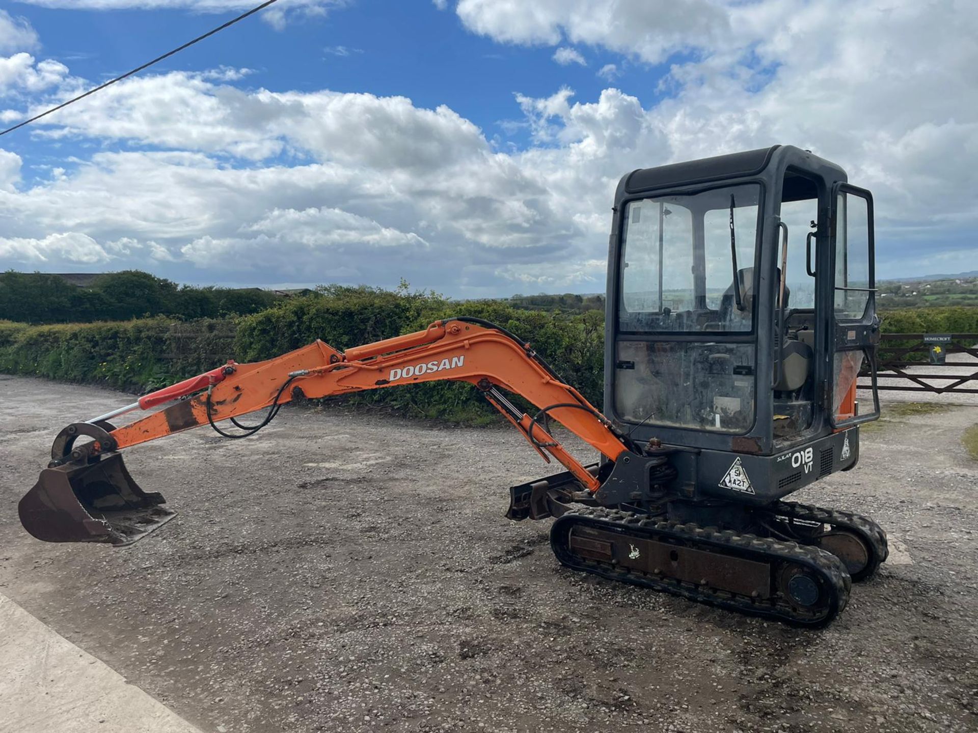 2007 DOOSAN SOLAR 018 VT MINI EXCAVATOR / DIGGER, RUNS DRIVES AND DIGS, EXPANDING TICKETS *PLUS VAT* - Image 4 of 13