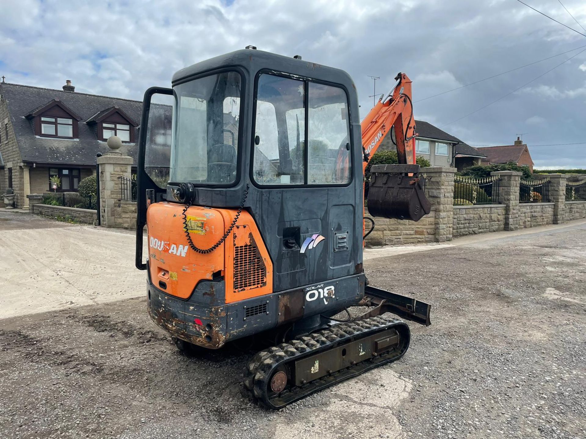 2007 DOOSAN SOLAR 018 VT MINI EXCAVATOR / DIGGER, RUNS DRIVES AND DIGS, EXPANDING TICKETS *PLUS VAT* - Image 3 of 13