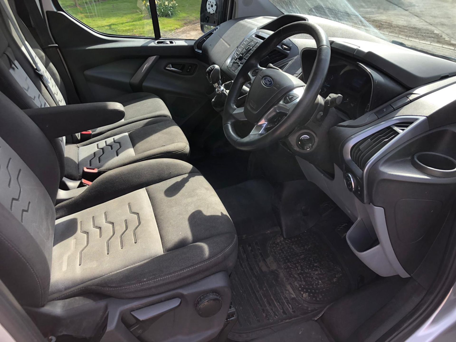 2014 FORD TRANSIT CUSTOM 290 LTD E-TECH SILVER PANEL VAN, 2.2 DISEL ENGINE *NO VAT* - Image 10 of 13