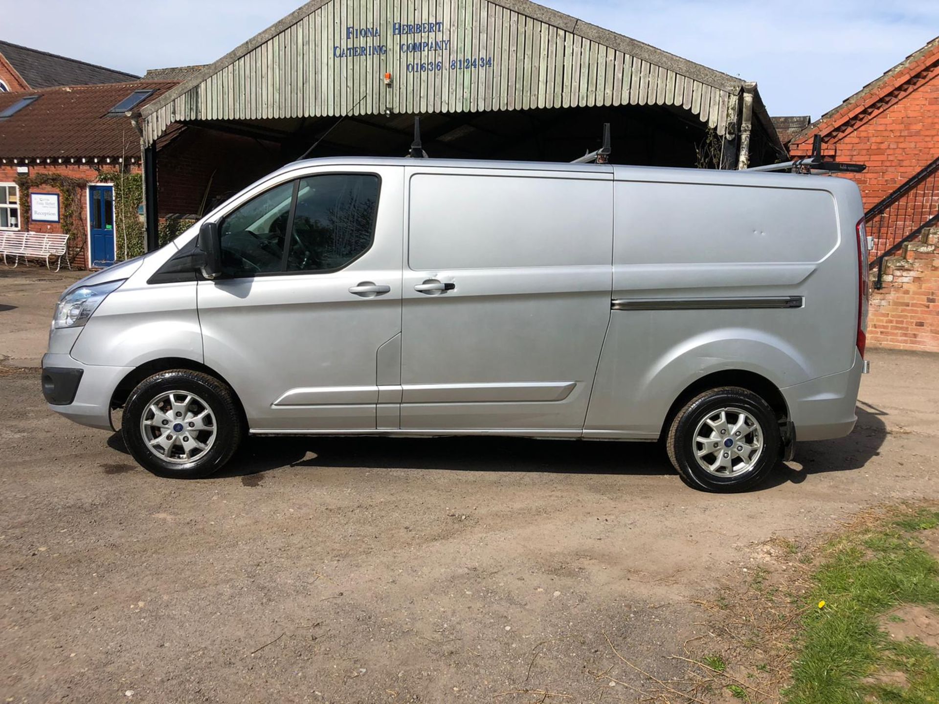 2014 FORD TRANSIT CUSTOM 290 LTD E-TECH SILVER PANEL VAN, 2.2 DISEL ENGINE *NO VAT* - Image 4 of 13