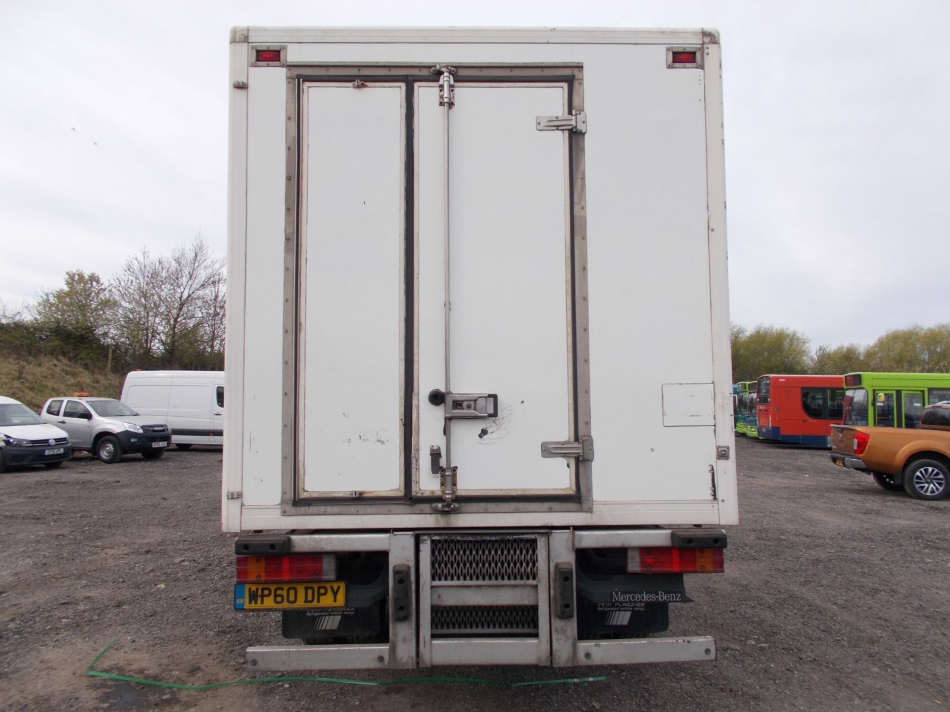 2010 MERCEDES ATEGO 815 DAY WHITE INSULATED VAN, DOUBLE FRIDEG COMPARTMENT *PLUS VAT* - Image 7 of 24