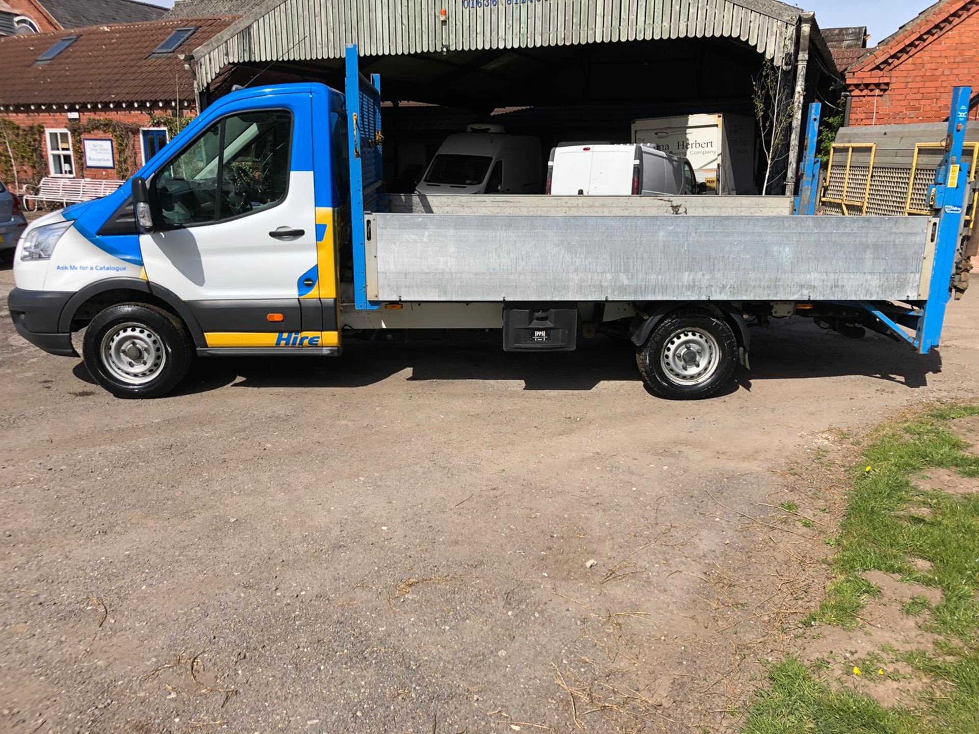 2016 FORD TRANSIT 350 WHITE DROPSIDE LORRY, 2.2 DIESEL ENGINE, SHOWING 1 PREVIOUS KEEPER *PLUS VAT* - Image 4 of 16