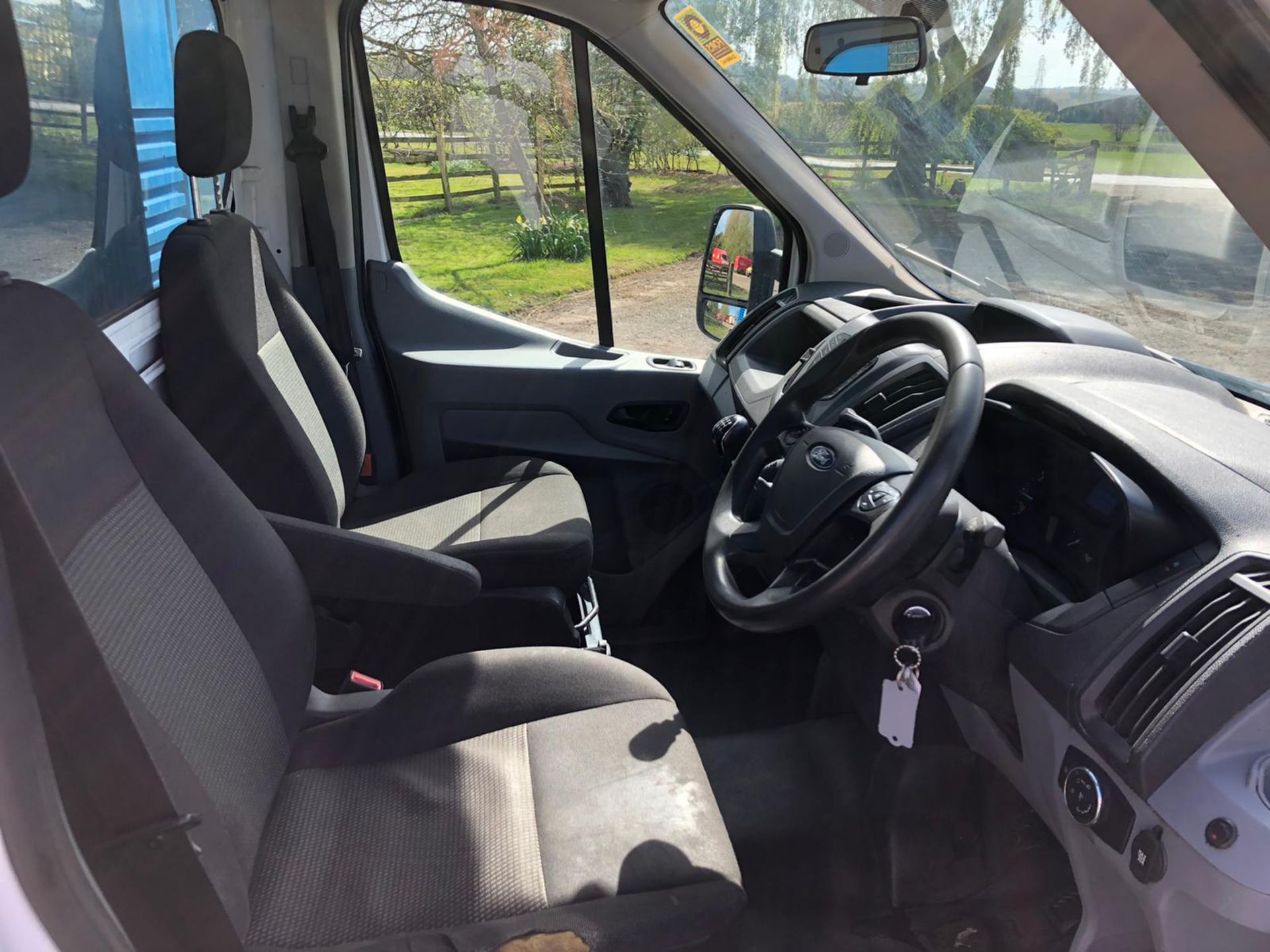 2016 FORD TRANSIT 350 WHITE DROPSIDE LORRY, 2.2 DIESEL ENGINE, SHOWING 1 PREVIOUS KEEPER *PLUS VAT* - Image 14 of 16