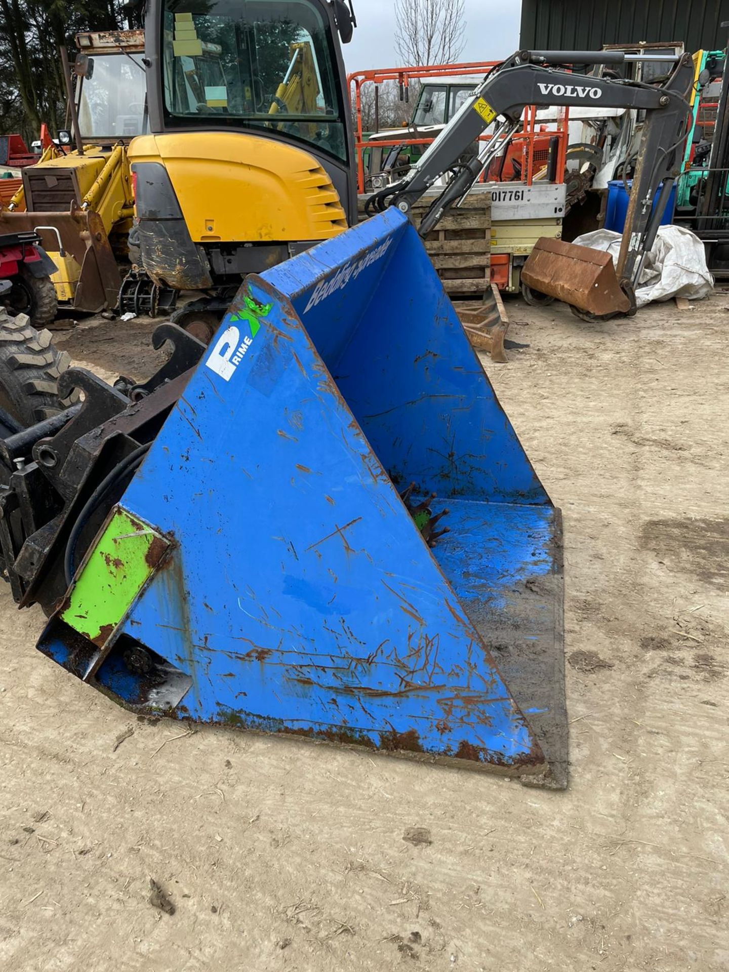 BEDDING SPREADER, SUITABLE FOR JCB BRACKET, USED FOR BEDDING ANIMALS DOWN *PLUS VAT* - Image 2 of 5