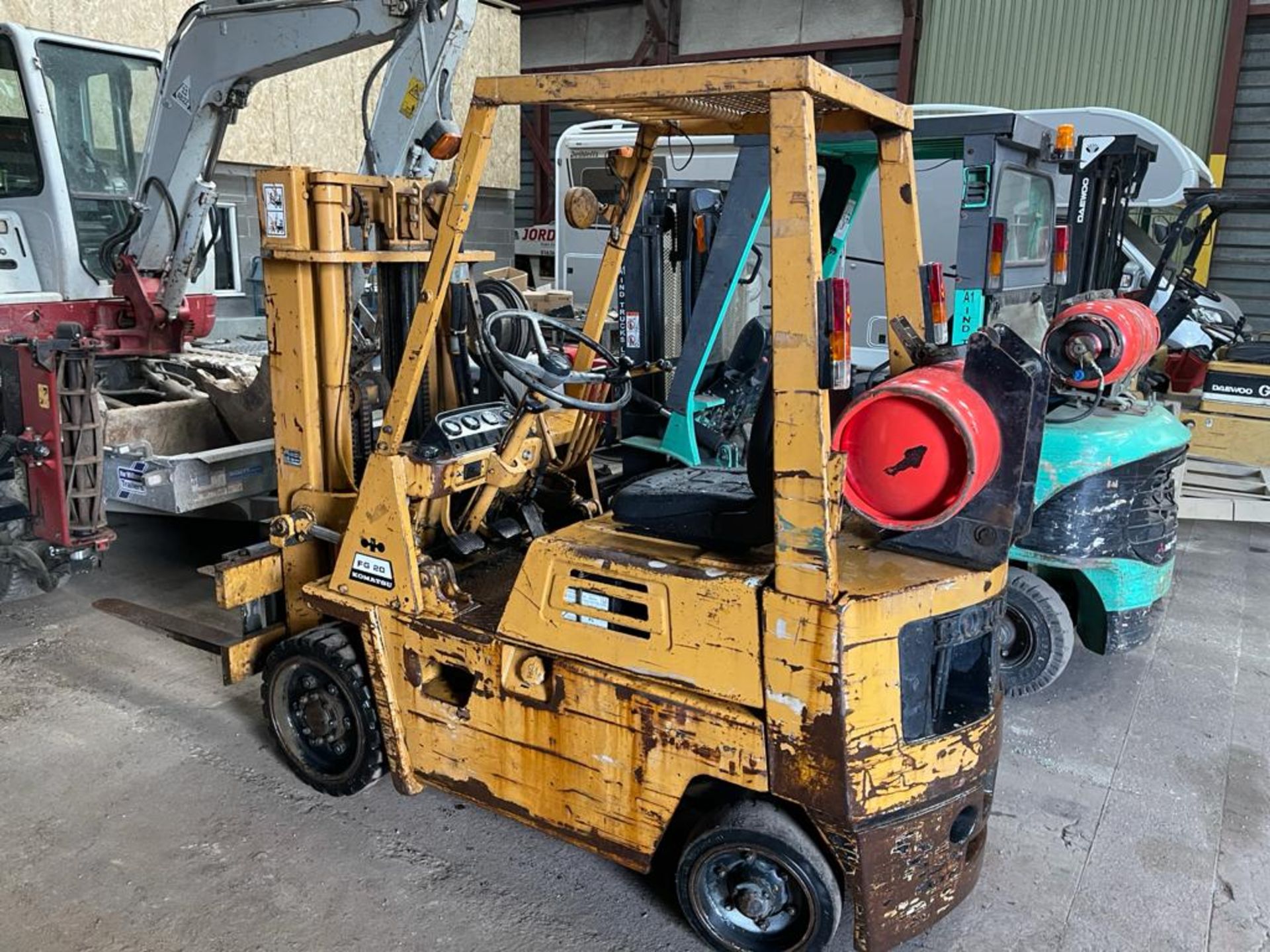 KOMATSU FG20-S-3 2 TON CONTAINER SPEC FORKLIFT, STARTS AND DRIVES WELL *PLUS VAT* - Image 6 of 17